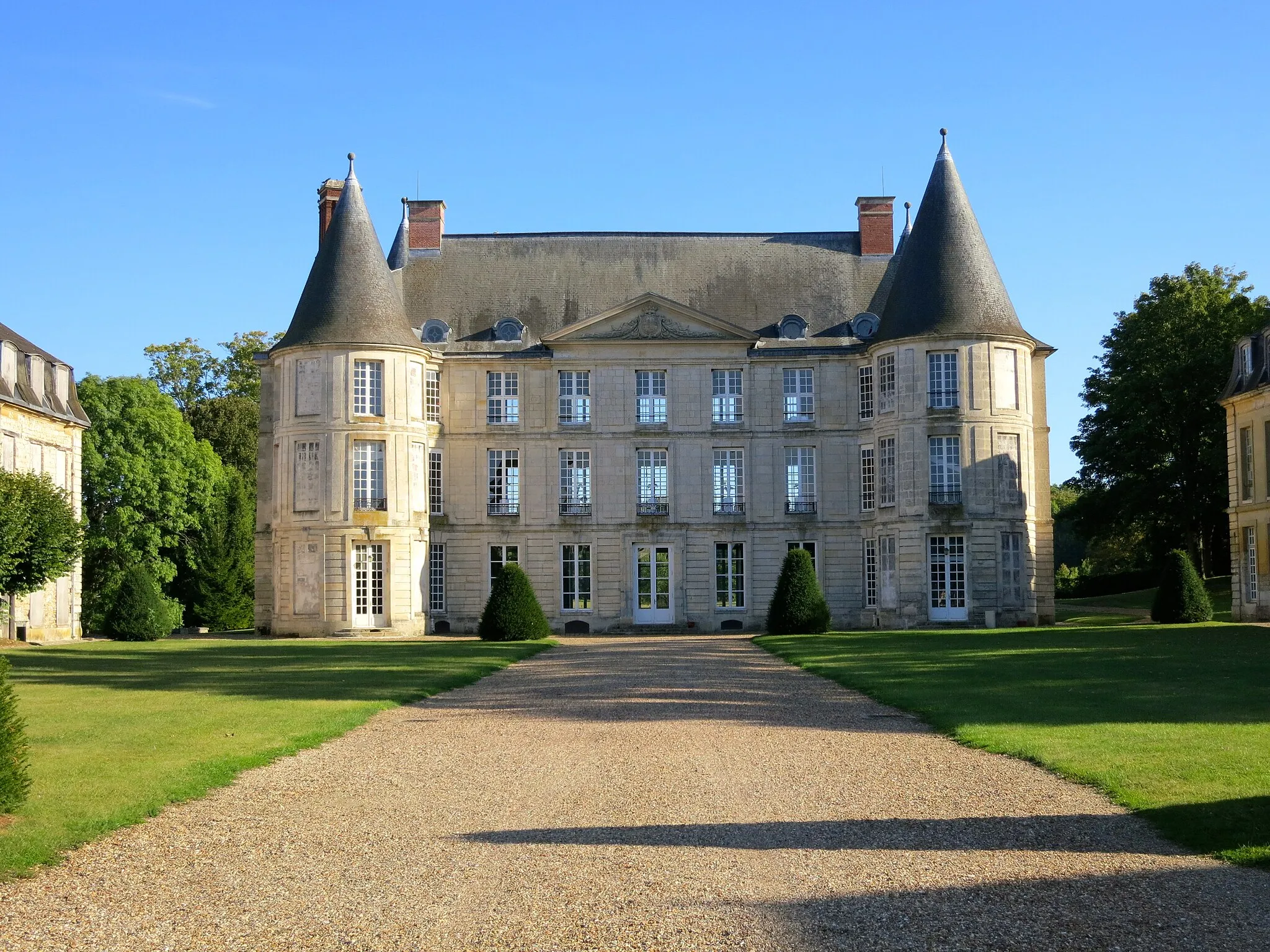 Photo showing: Chateau of Hénonville, Picardie, France