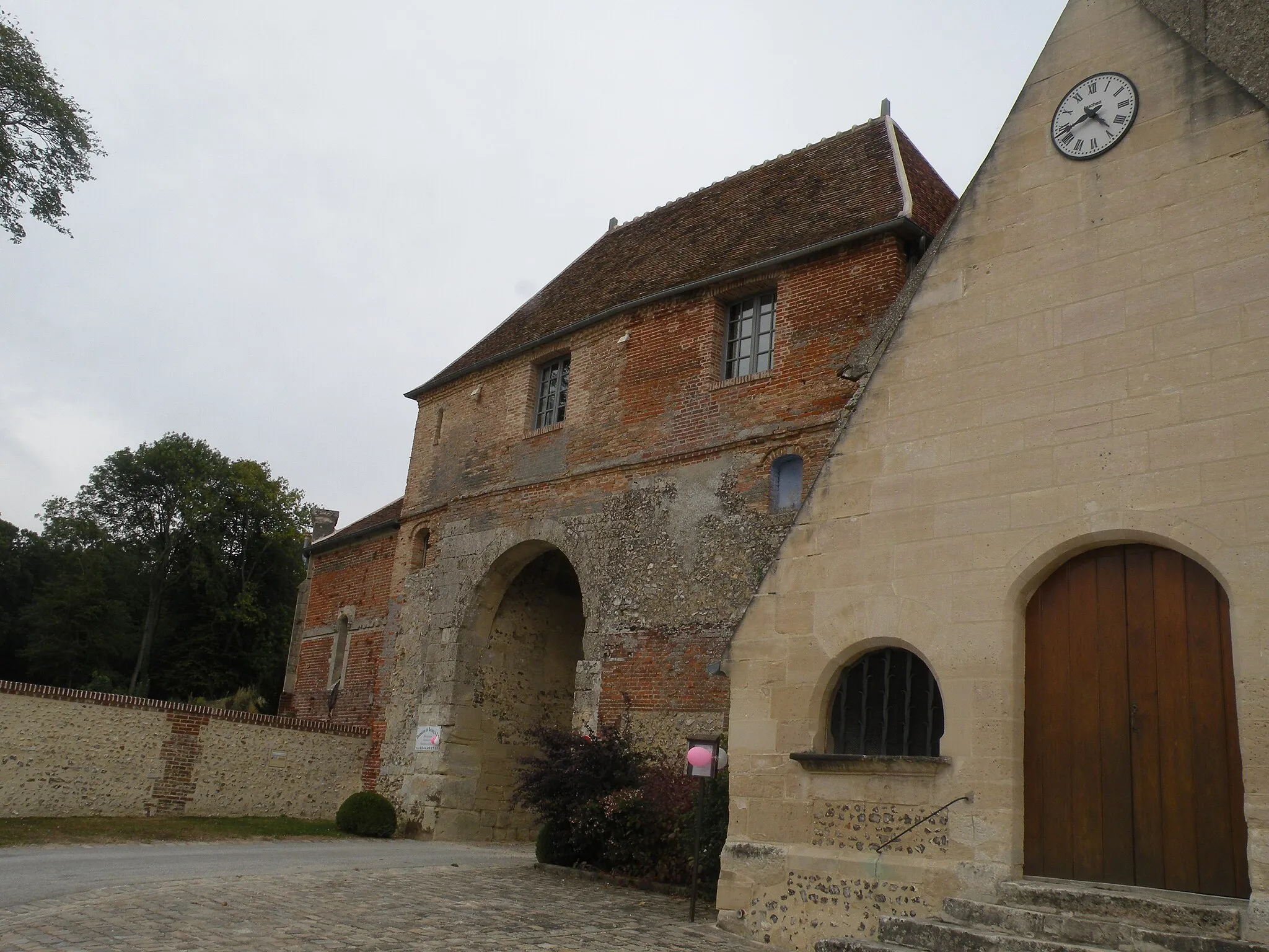 Photo showing: porche Boissy-le-Bois