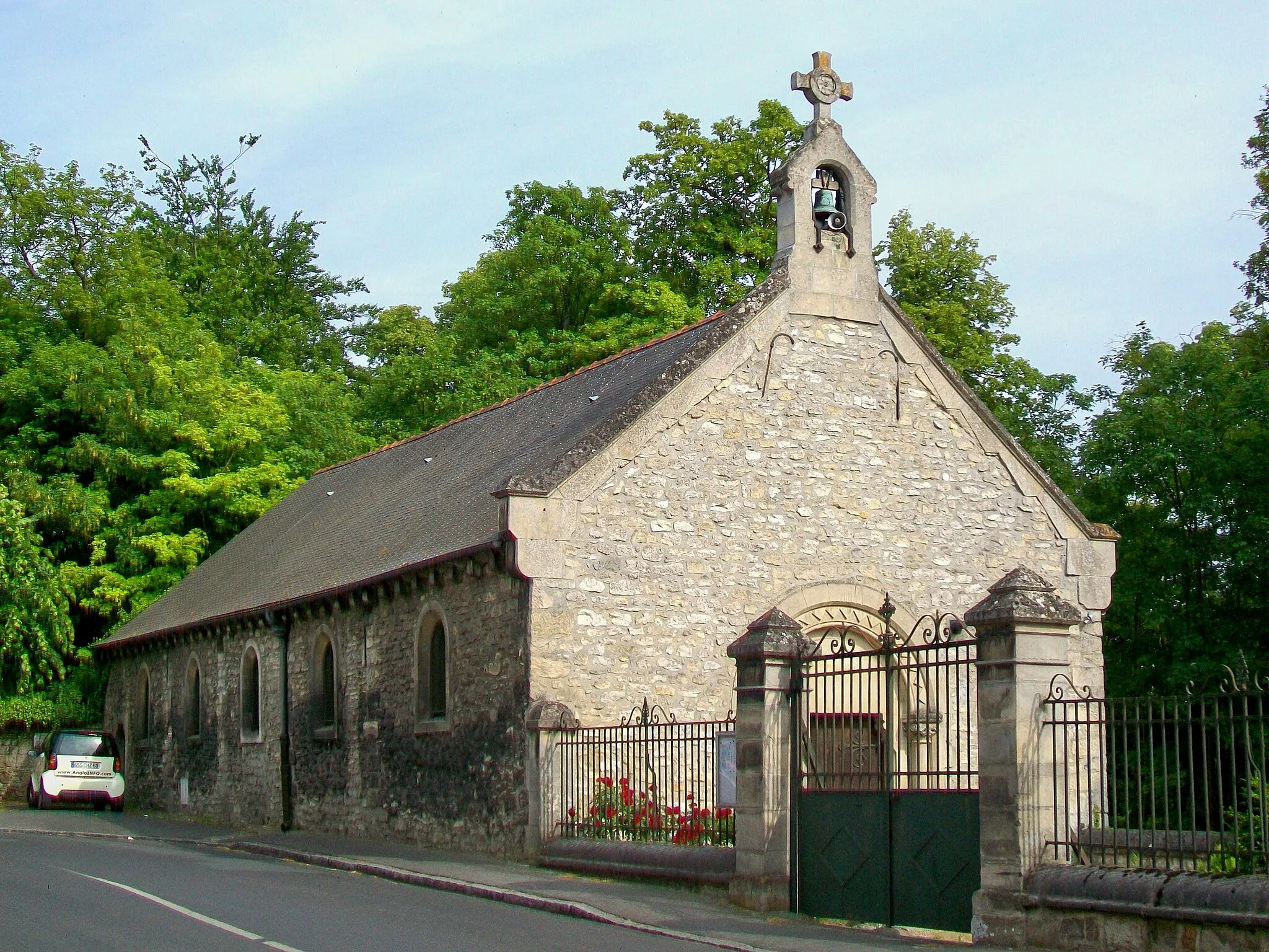 Photo showing: La chapelle Sainte-Barbe de Vineuil, sur la D 924 (rue de Chantilly).