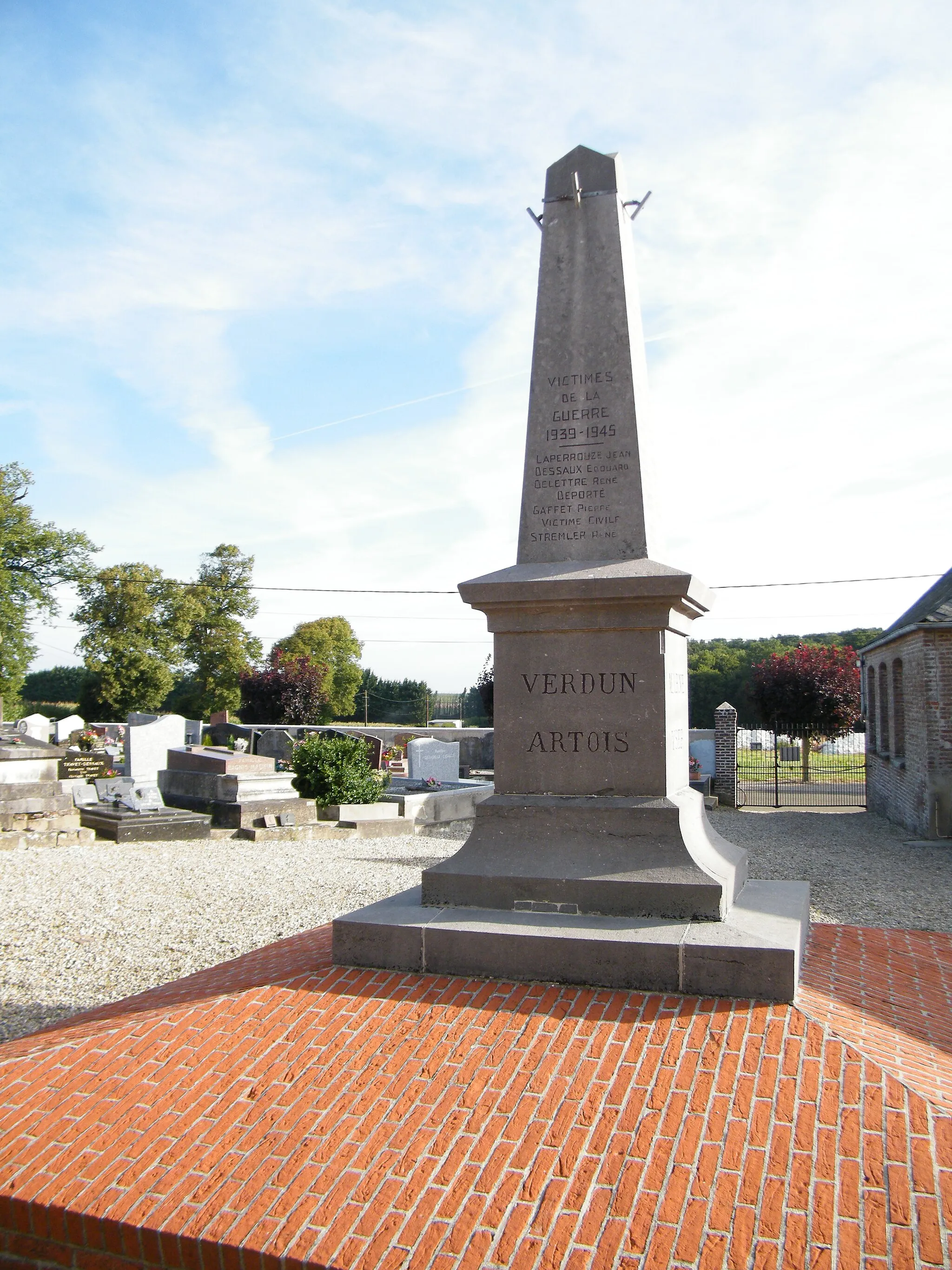 Photo showing: Sailly-Flibeaucourt Somme, Fr, monument aux morts pour la patrie, 1914-1918, 1939-1945.