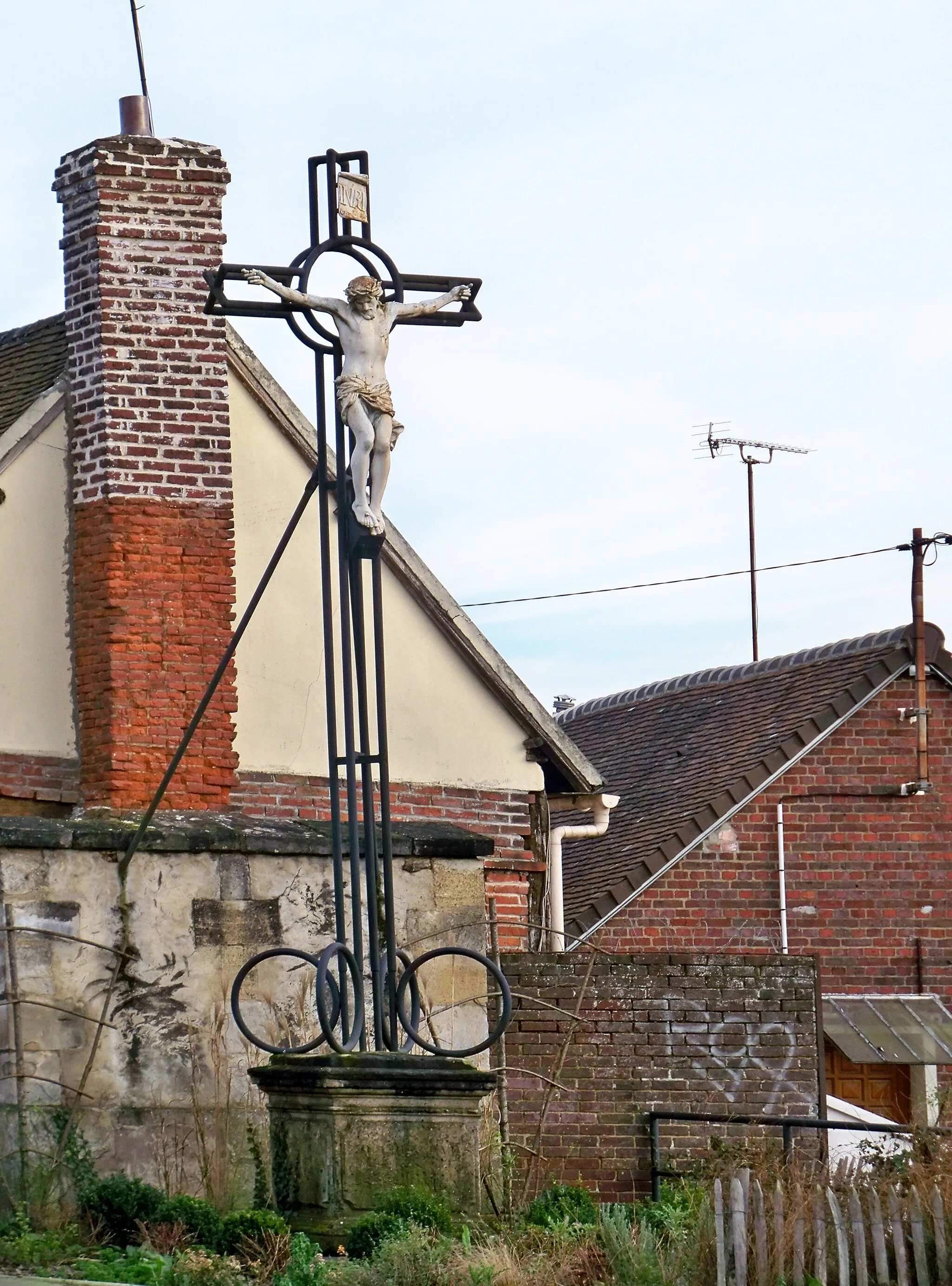 Photo showing: A wayside cross in Beauvais at Rue de Clermont (the corner of  Rue de Marissel)