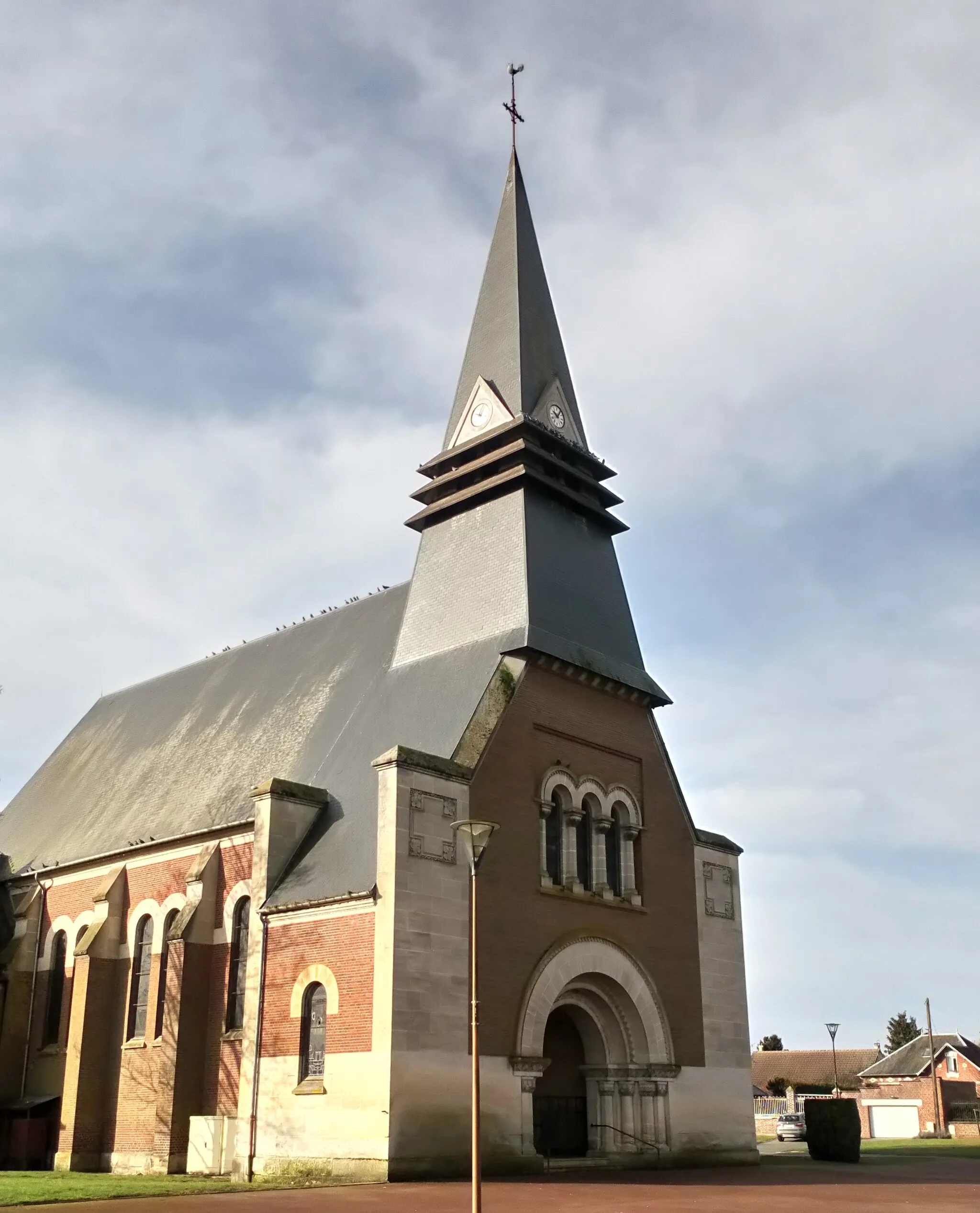 Photo showing: Marcelcave (Somme), l'église Saint-Marcel, façade ouest et clocher.