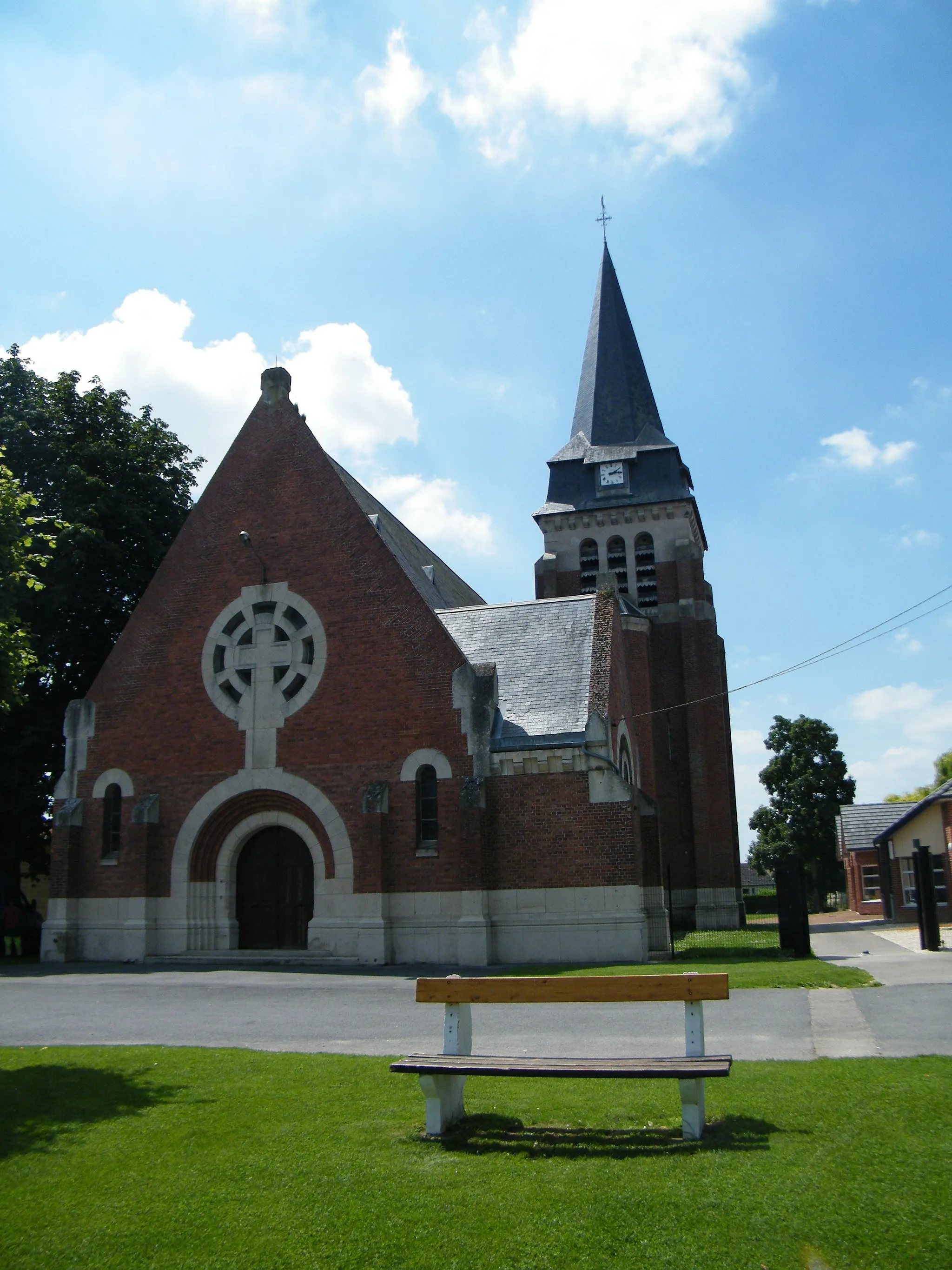 Photo showing: Vue de l'église Saint-Pierre.