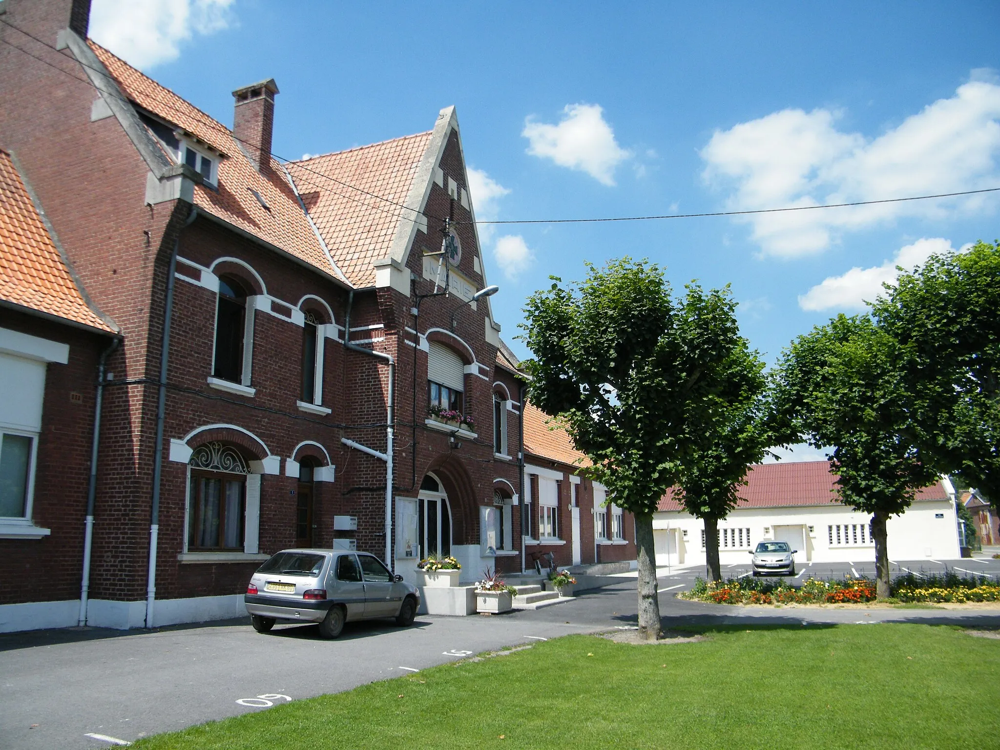Photo showing: Mairie-école.