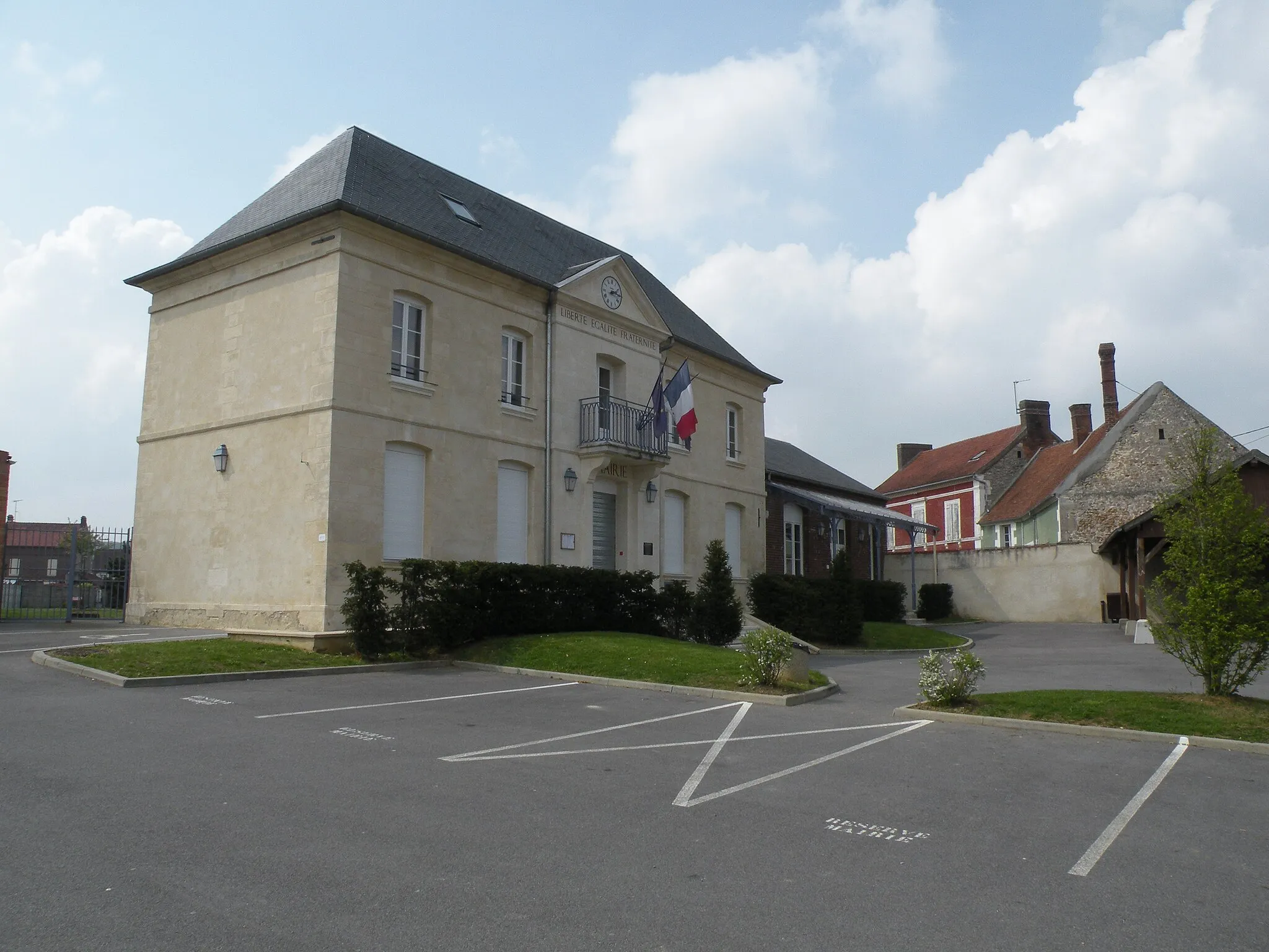 Photo showing: mairie de Berthecourt