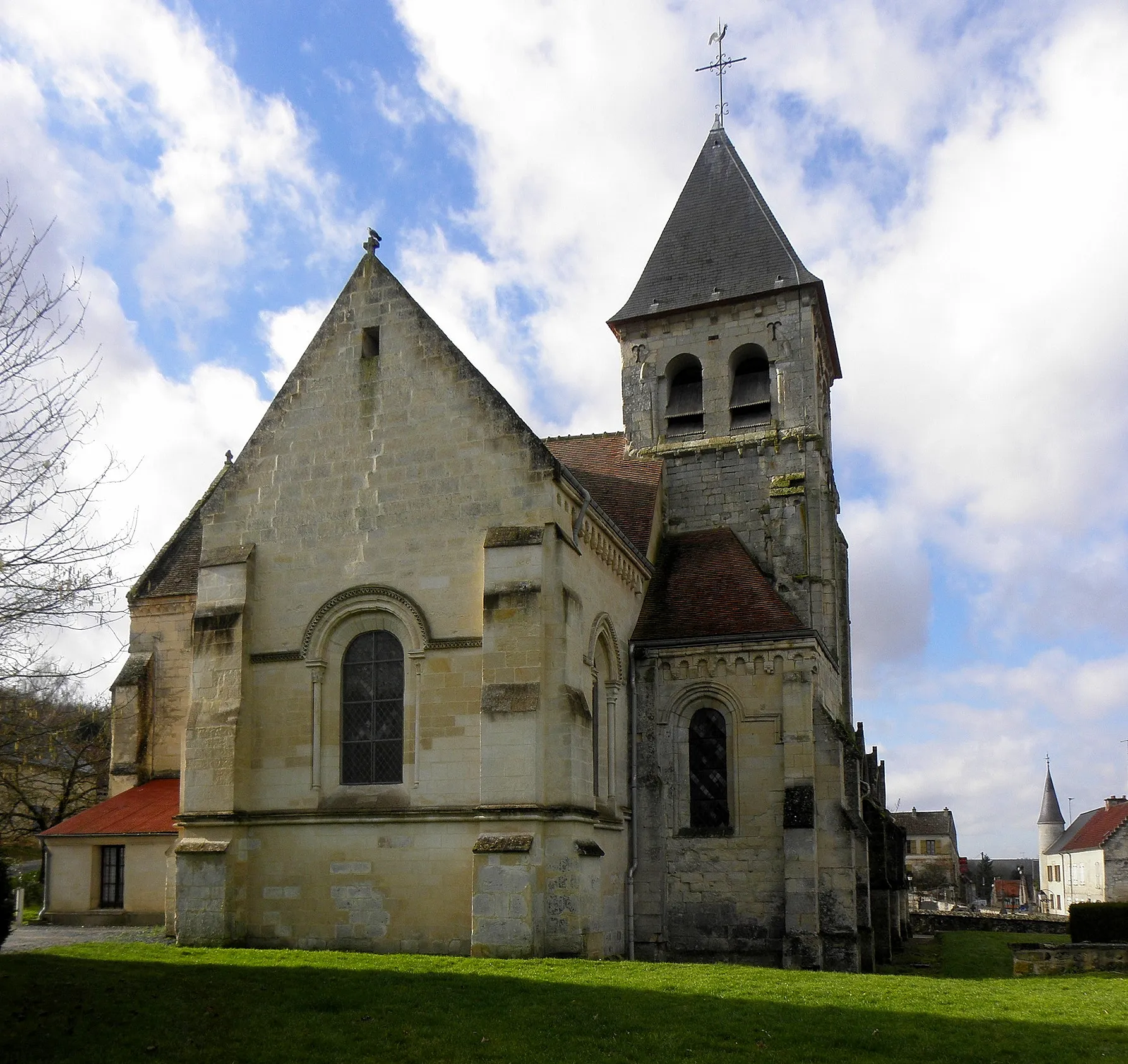 Photo showing: Église Saint-Martin de Bonneuil-en-Valois (60). Chevet.