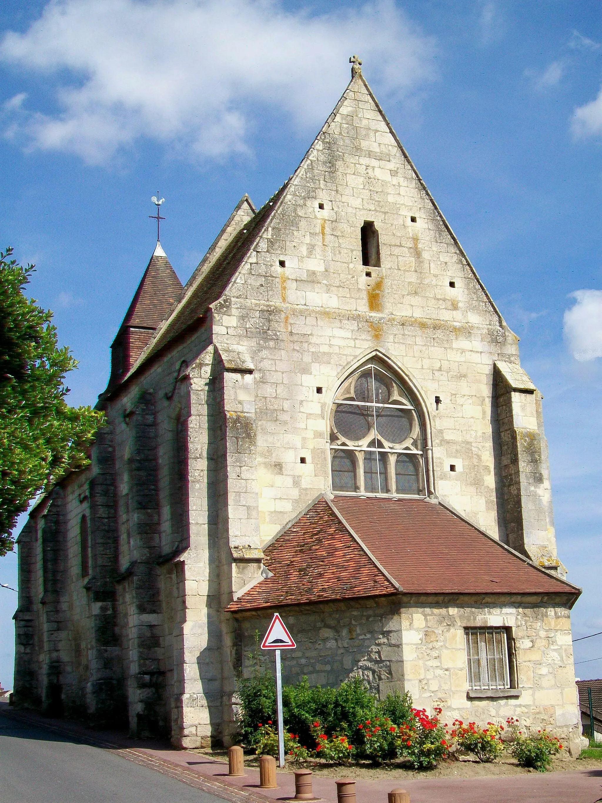 Photo showing: L'église Saint-Leufroy depuis le sud-est.