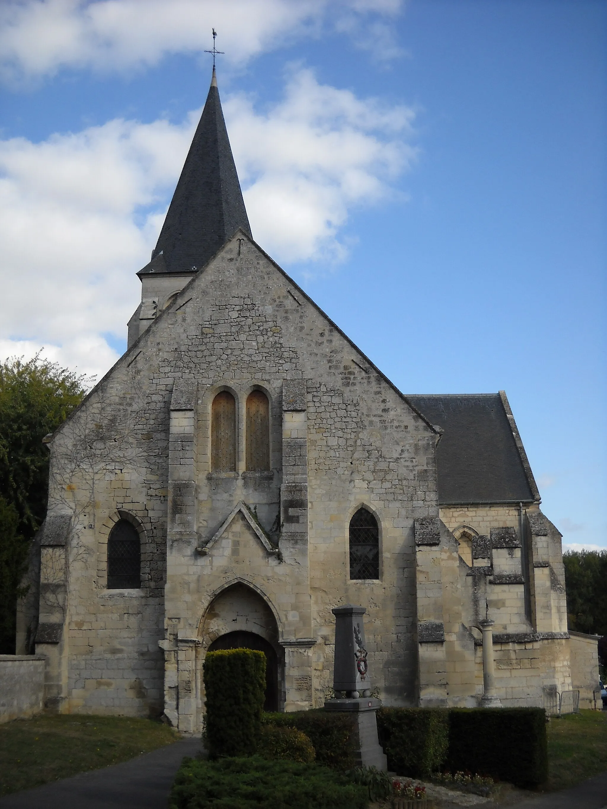 Photo showing: The church of Neuilly-sous-Clermont, Oise, France.