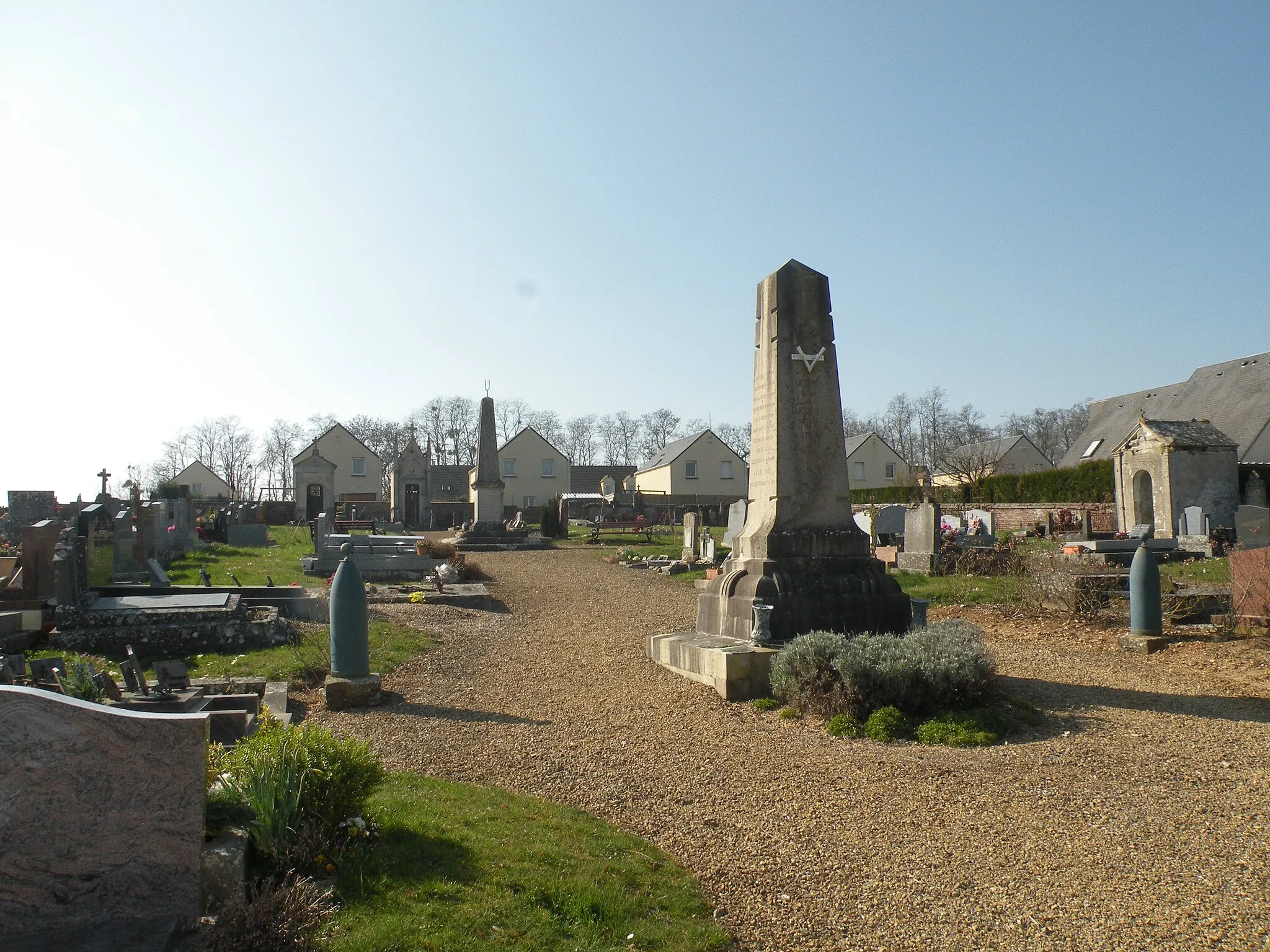 Photo showing: Le Mesnil-Théribus cimetière