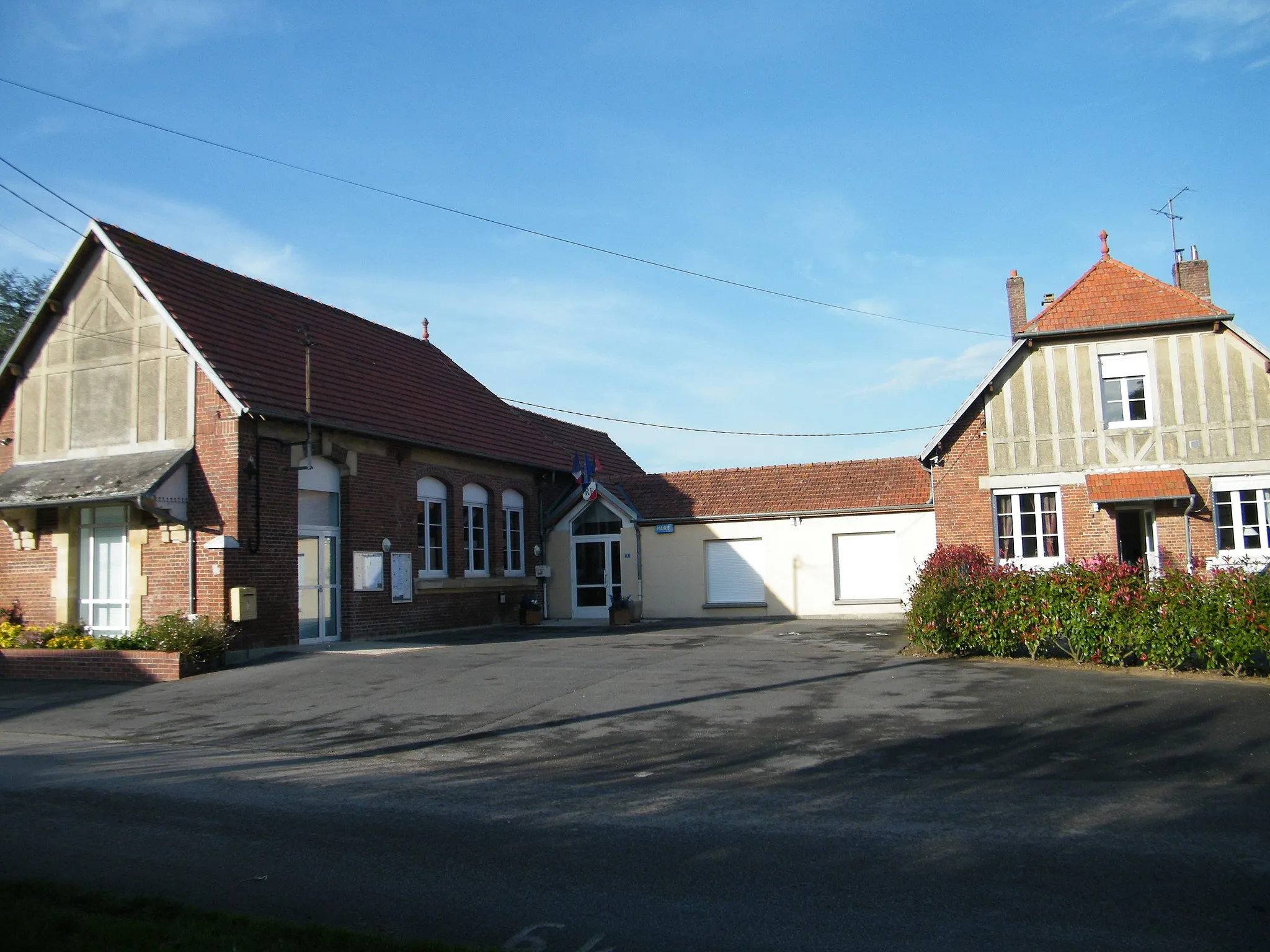 Photo showing: Mairie-école.