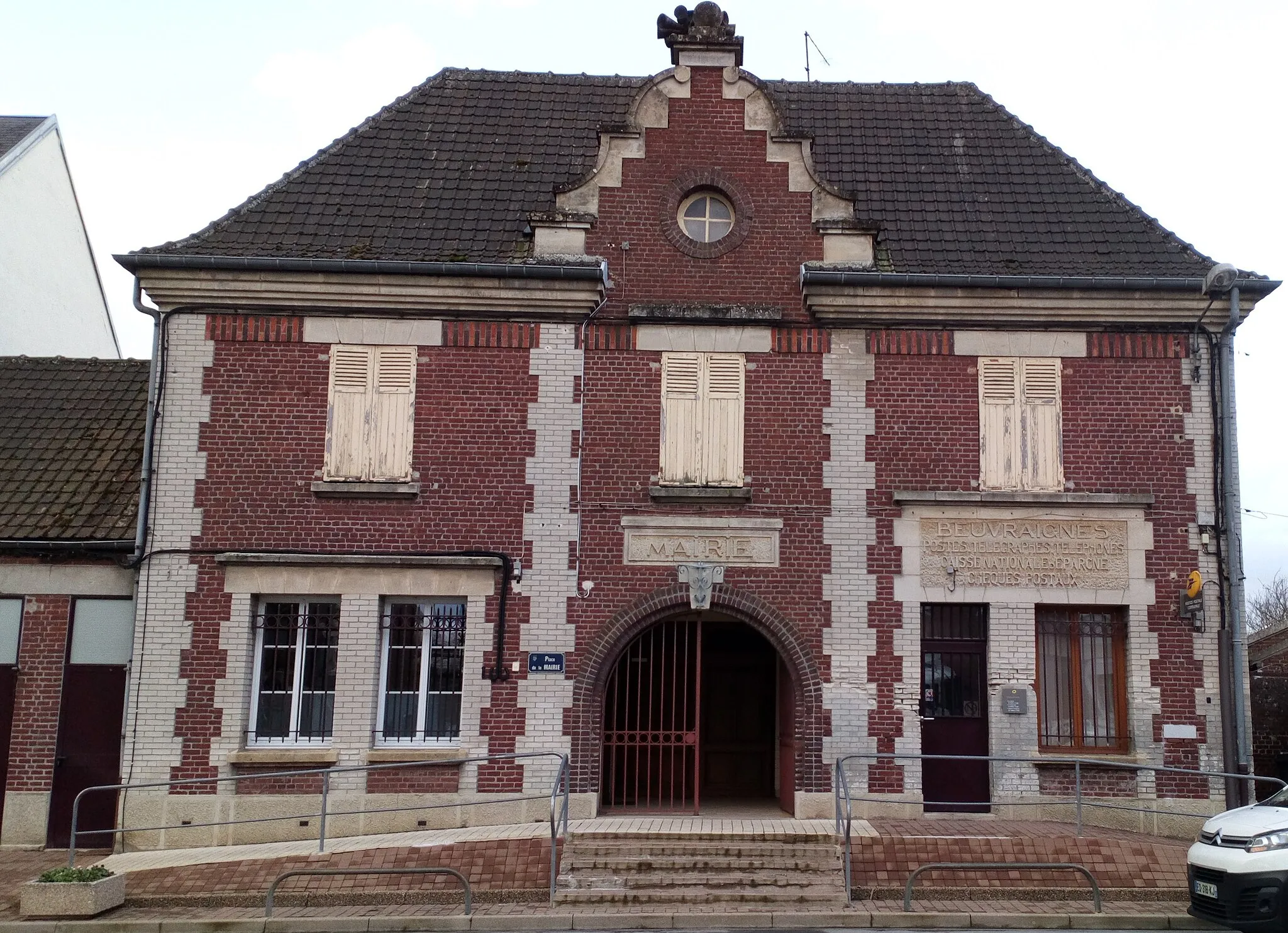 Photo showing: Mairie de Beuvraignes 2