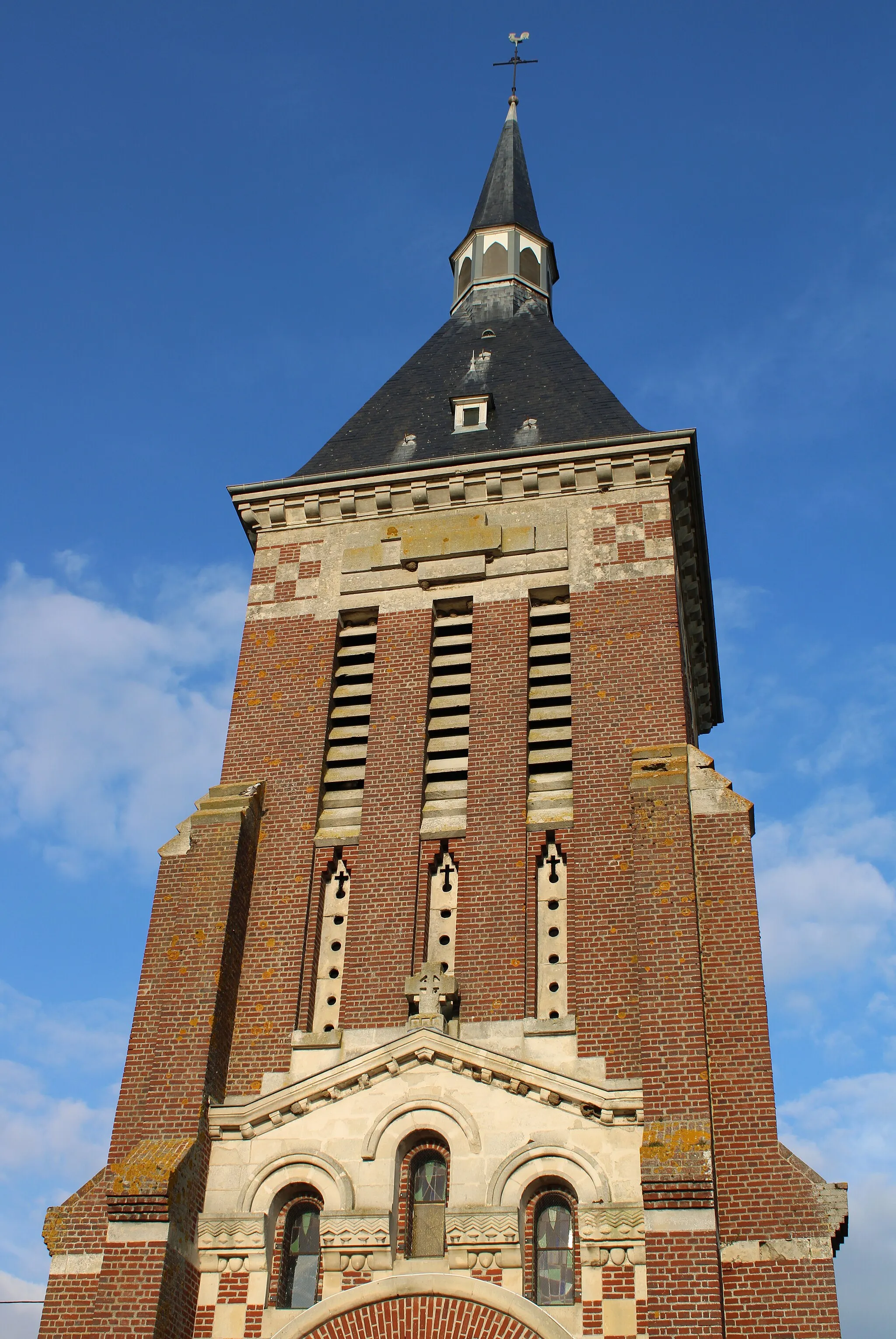 Photo showing: Le clocher de l'église.