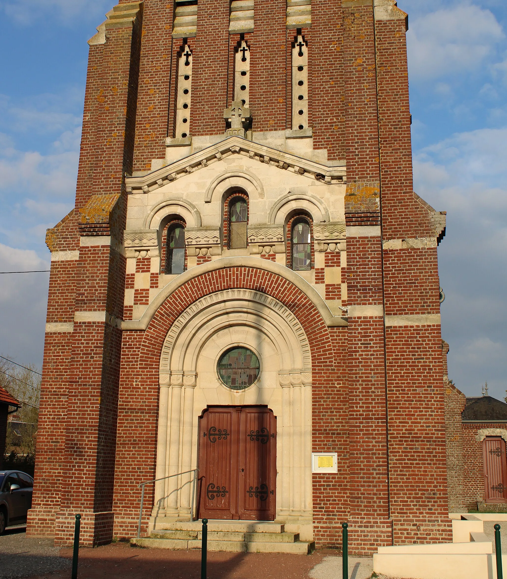Photo showing: Le porche de l'église
