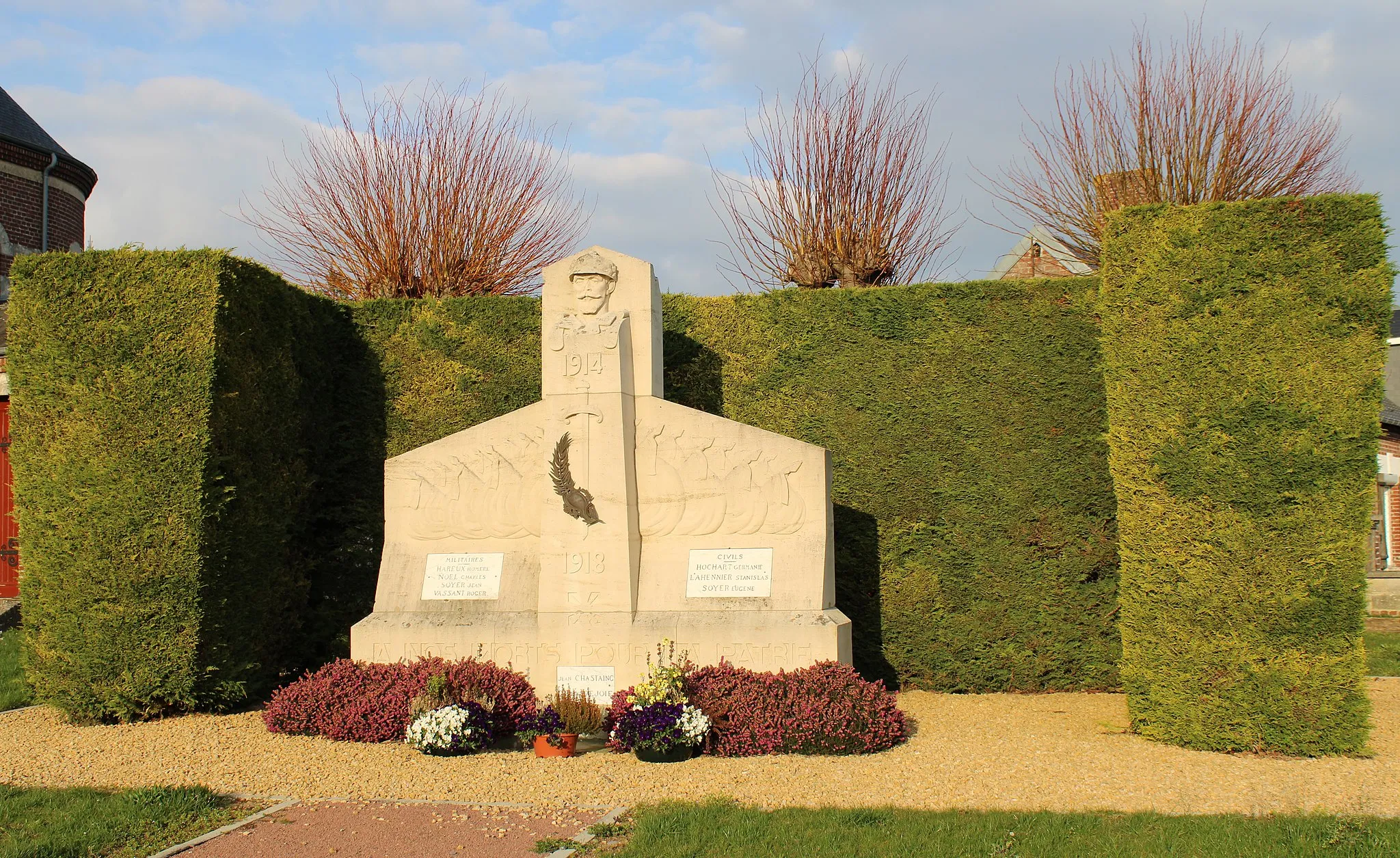 Photo showing: Le monument aux morts