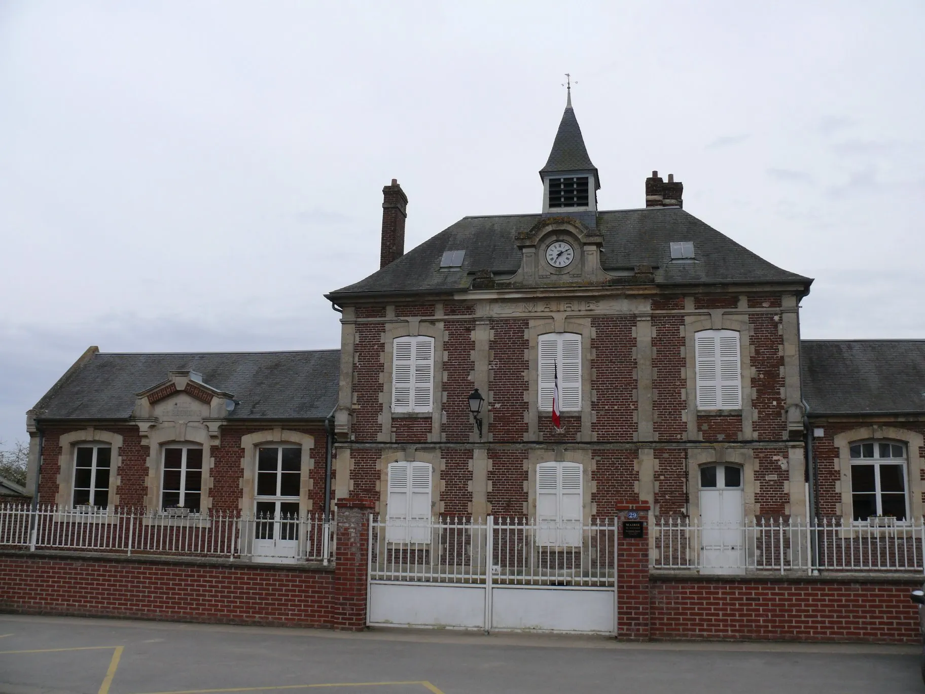 Photo showing: The village of Cuvilly (Oise, Picardie, France).