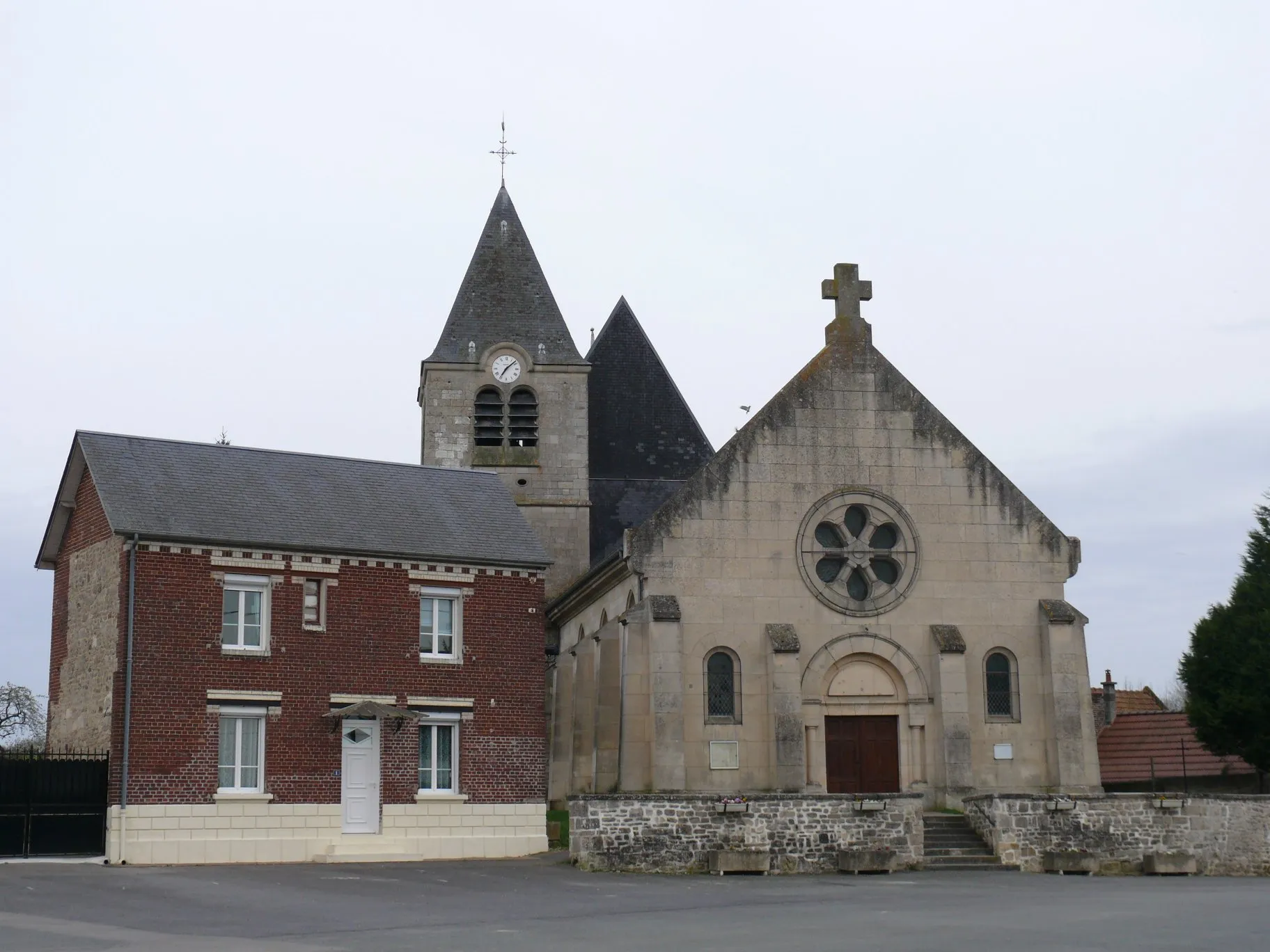 Photo showing: Saint-Eloi's church of Cuvilly (Oise, Picardie, France).