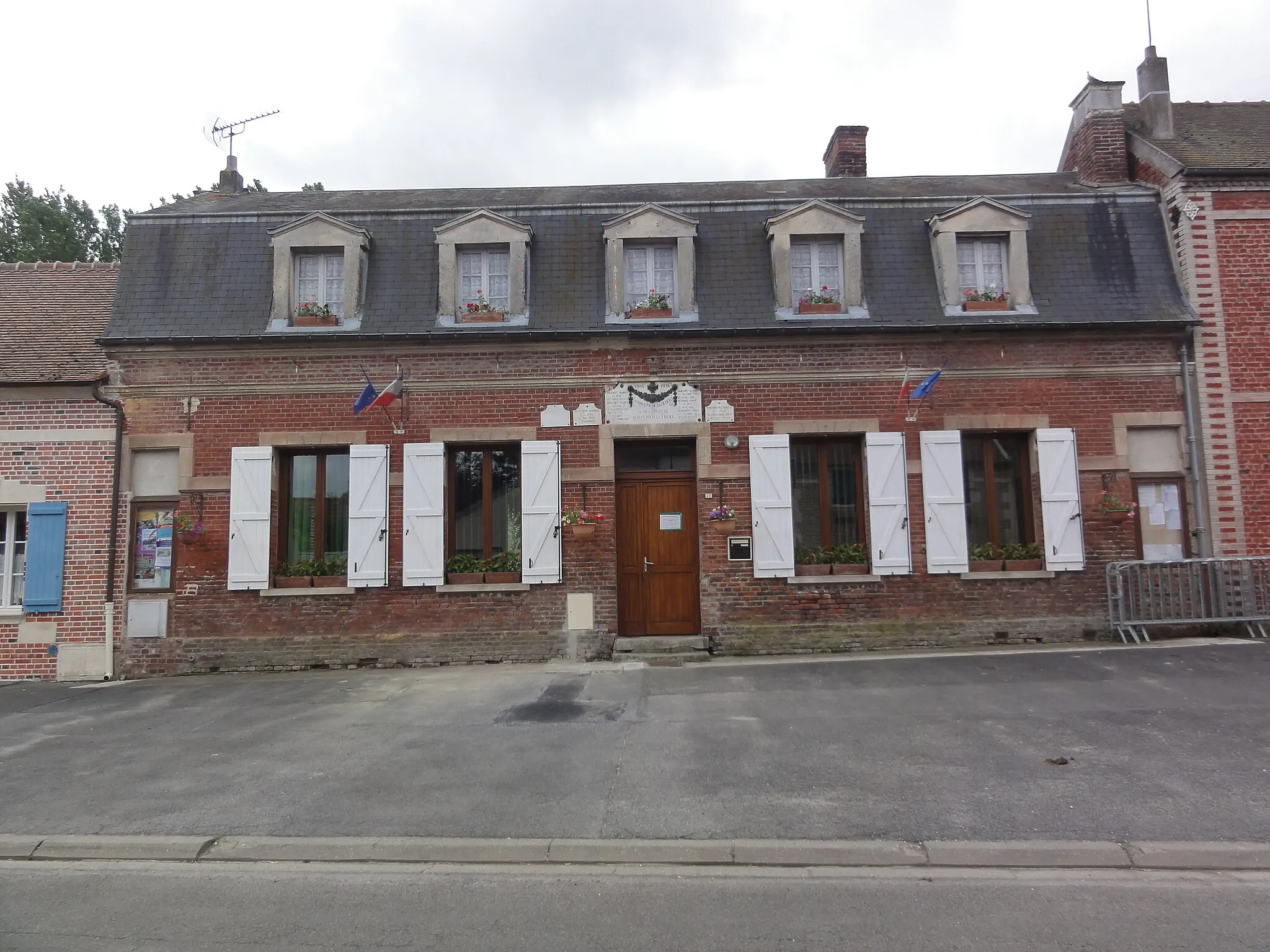 Photo showing: Bazicourt (Oise) Mairie