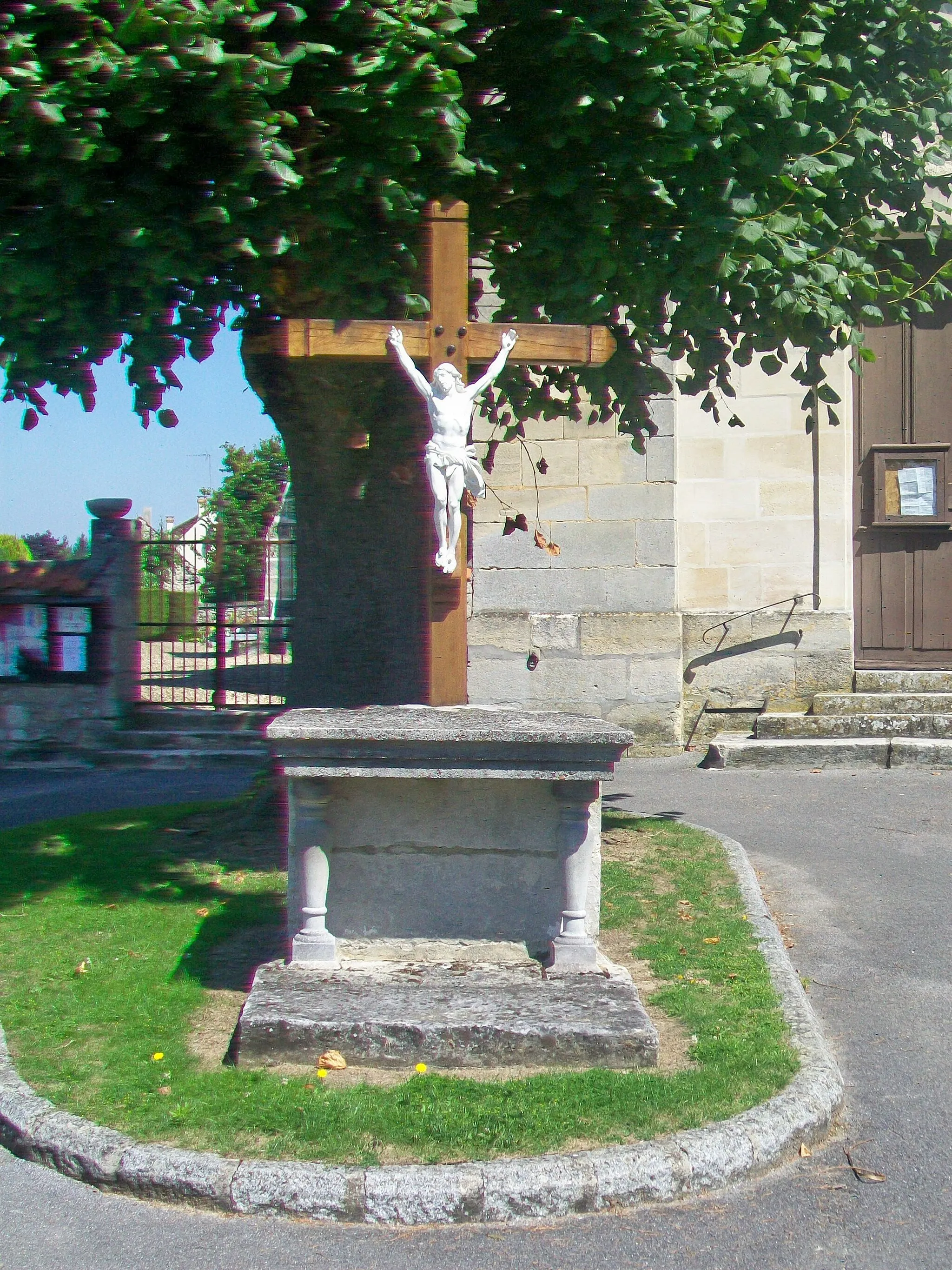 Photo showing: Calvaire sur la place de l'Église.