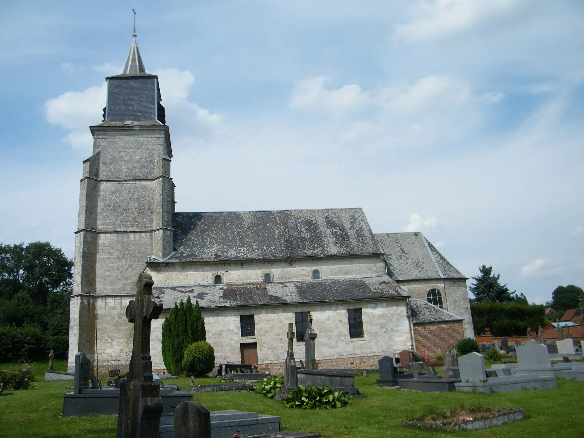 Photo showing: Côté sud de l'église Saint-Martin d'Arquèves.
