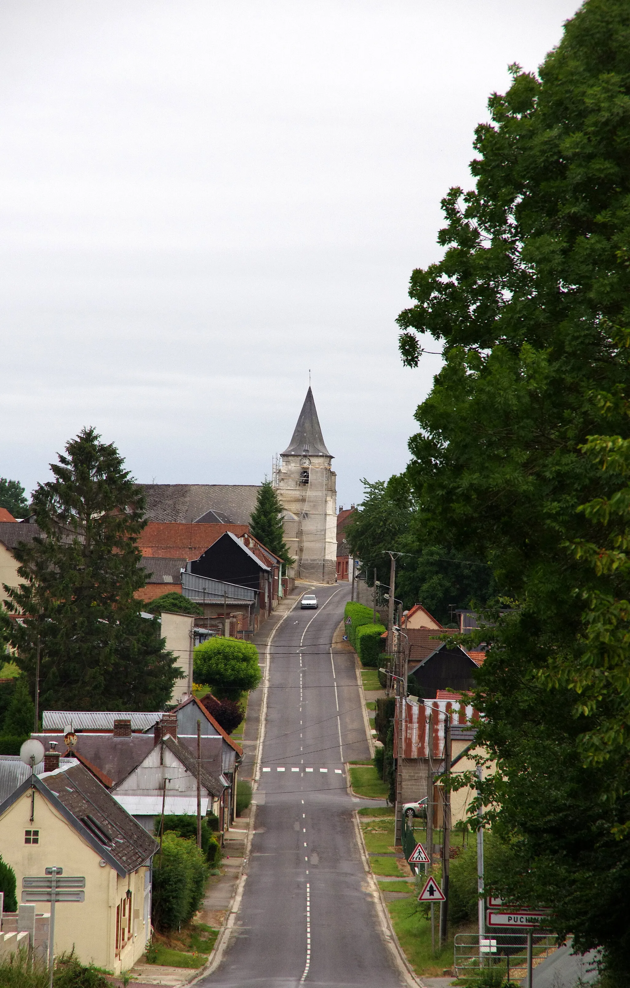 Photo showing: Puchevillers (Somme, France) -
L'église est juste sur le côté de la route qui traverse le village.
.