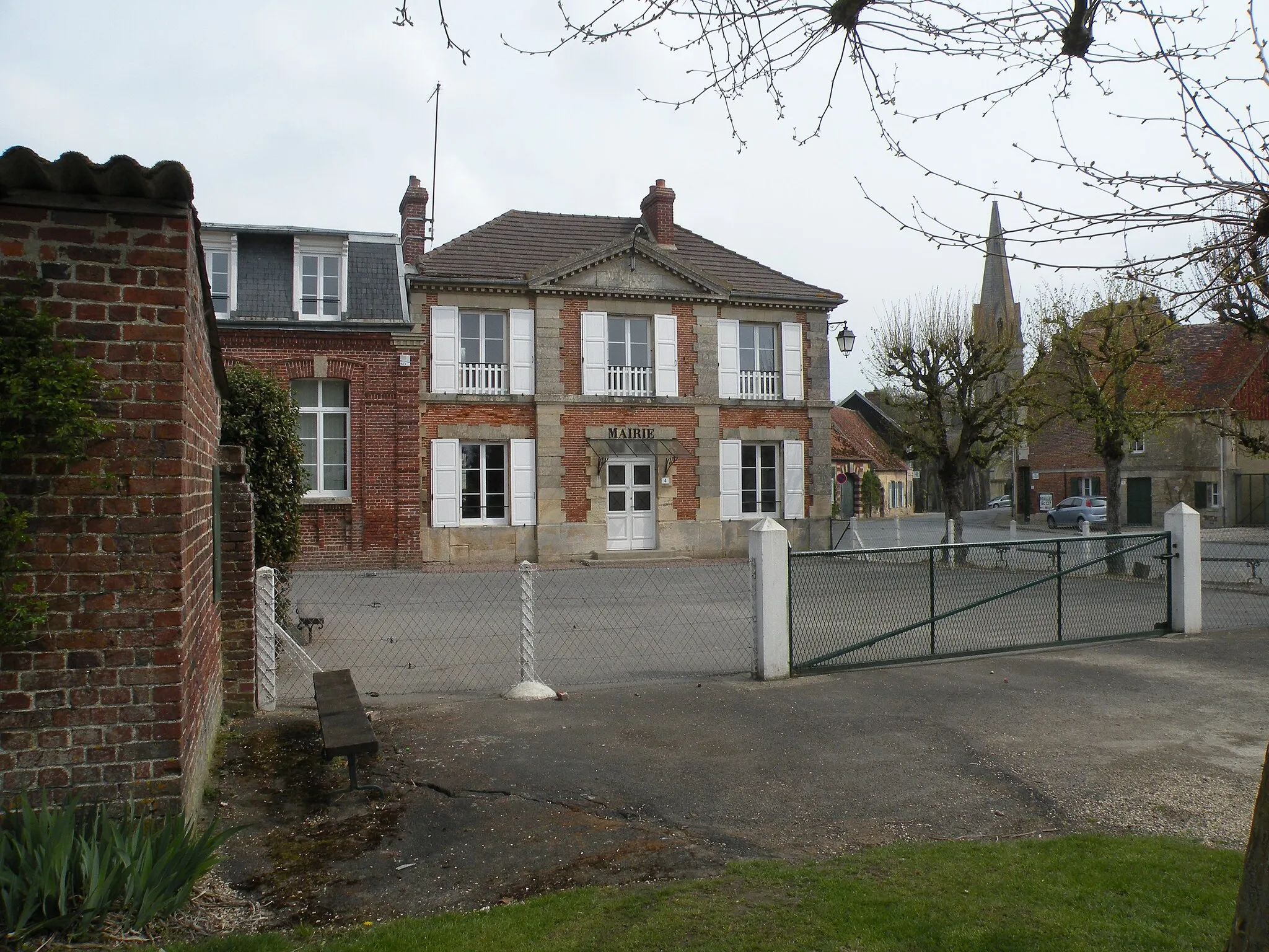 Photo showing: mairie Mouchy-le-Châtel