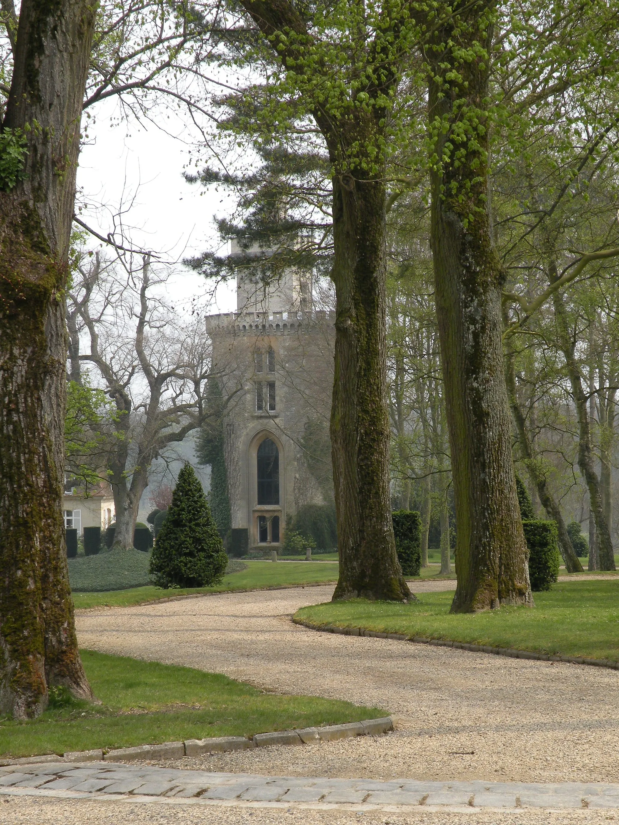 Photo showing: tour du chateau