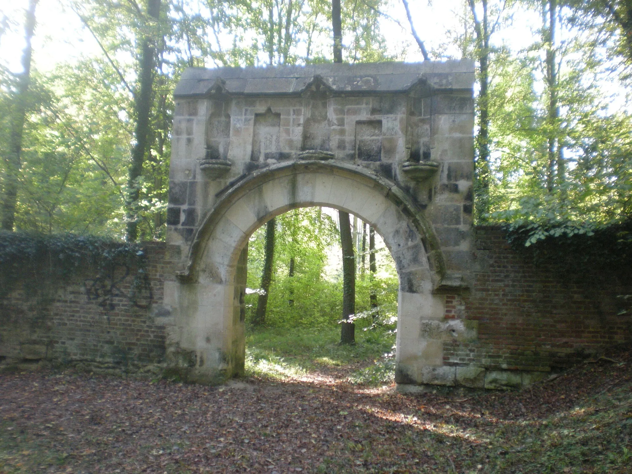 Photo showing: le porche du couvent notre-dame de la Garde