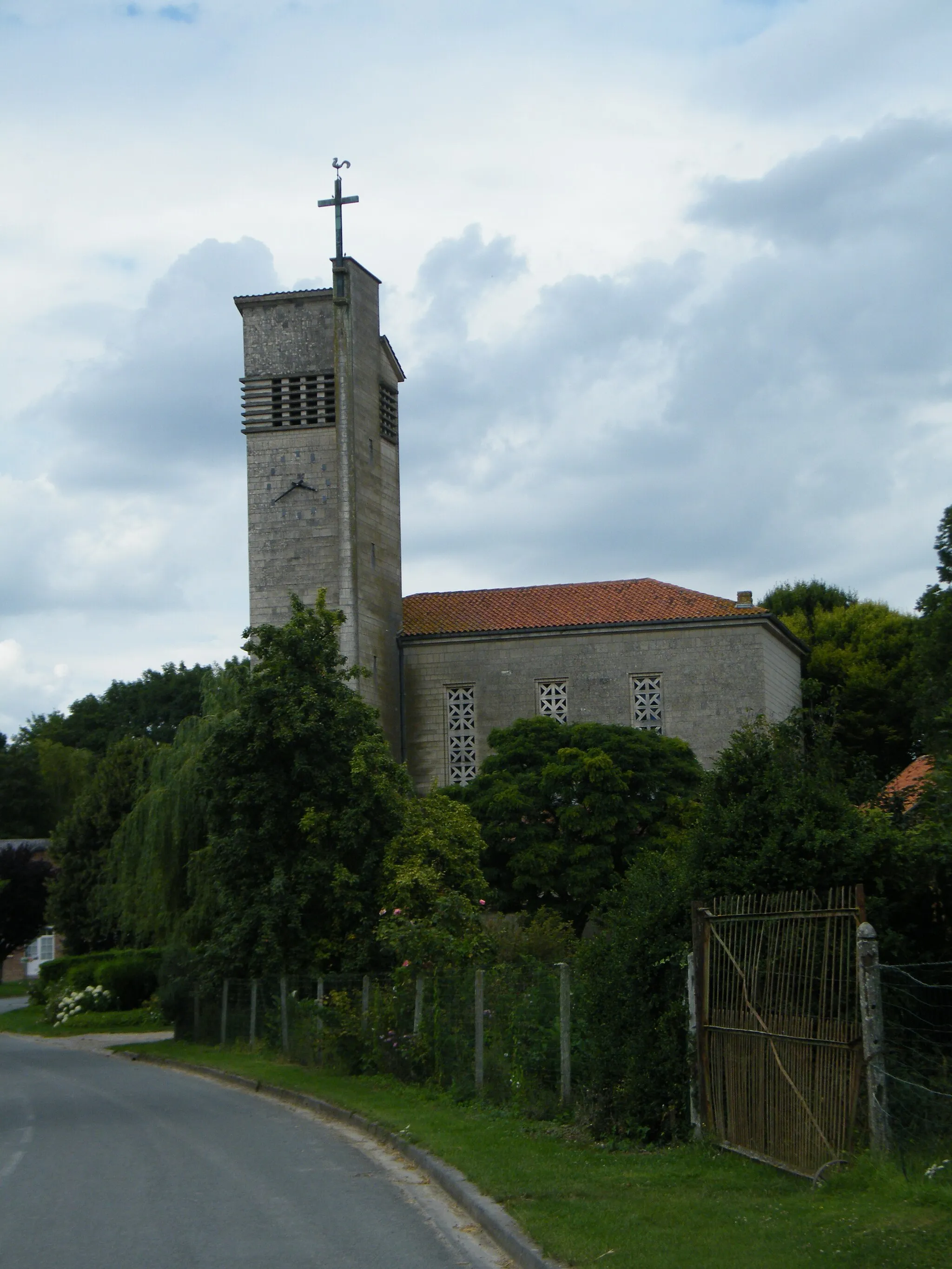 Photo showing: Église Saint-Pierre de Saisseval (Somme-France).
