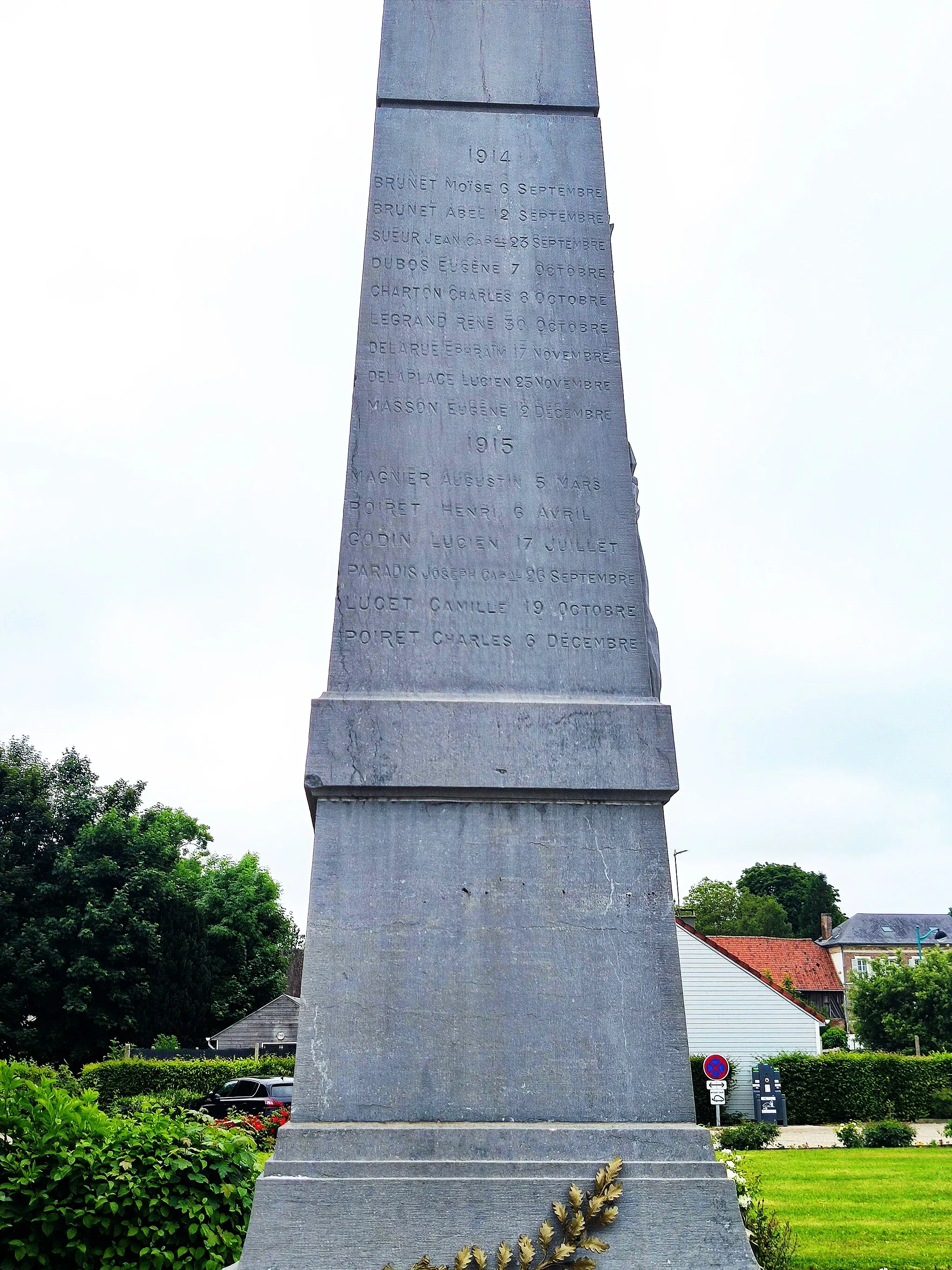 Photo showing: Molliens-Dreuil - Monument aux morts
