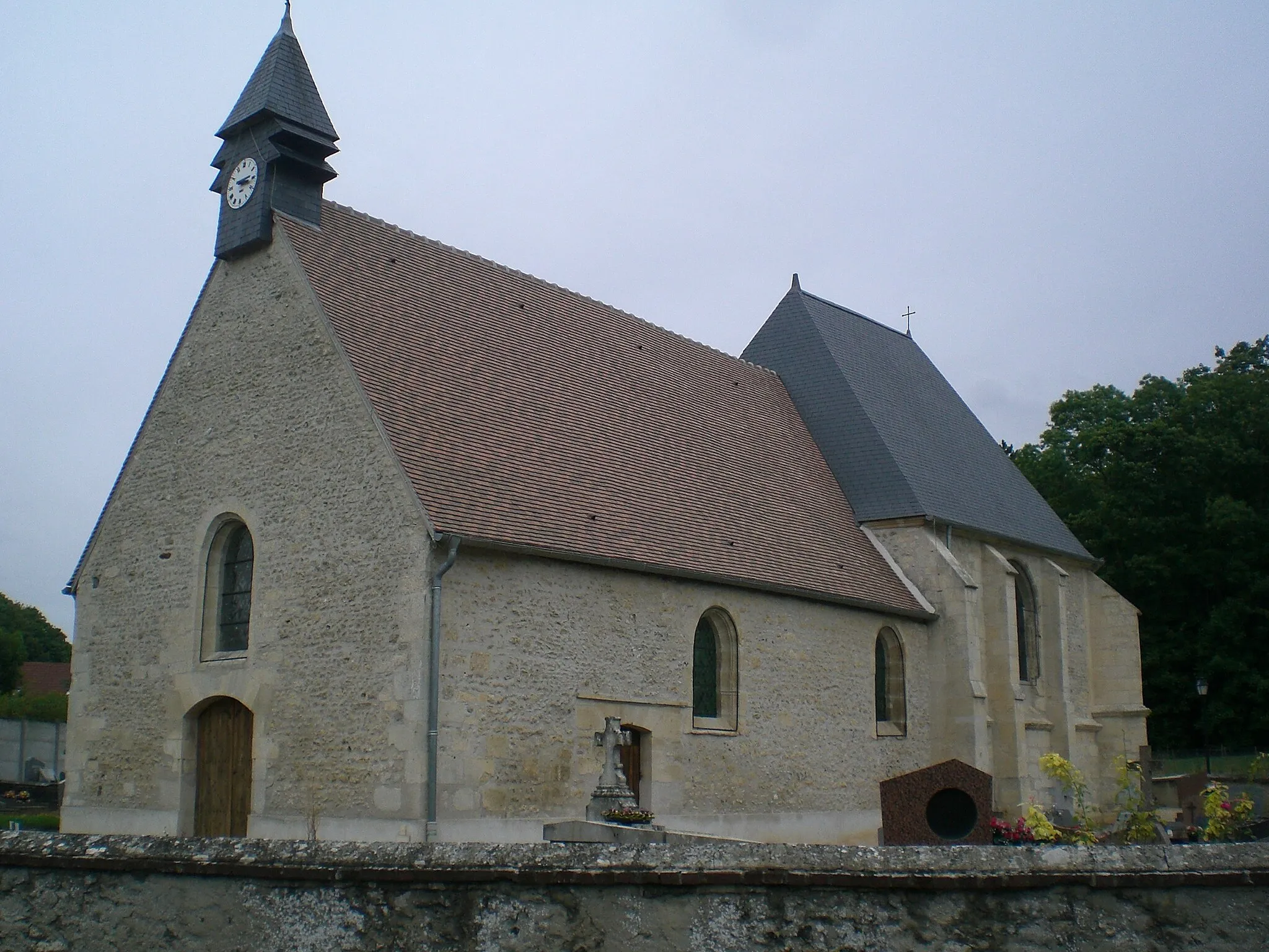 Photo showing: Church of Fosseuse Oise France