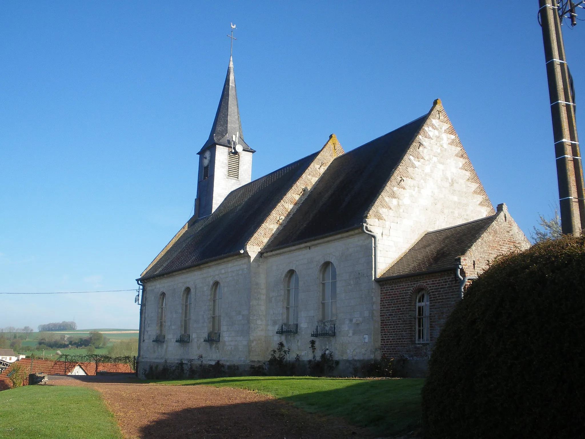 Photo showing: Vue de l'église Saint-Hilaire d'Amplier (Pas-de-Calais).
