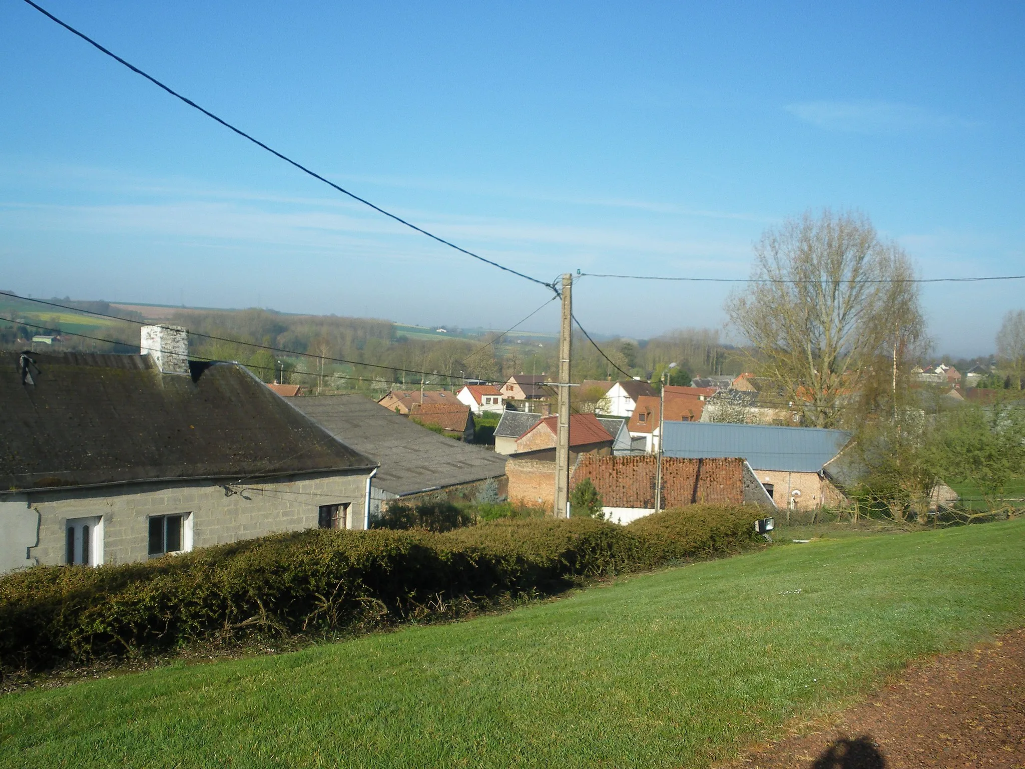 Photo showing: Vue de la commune d'Amplier depuis l'église Saint-Hilaire.