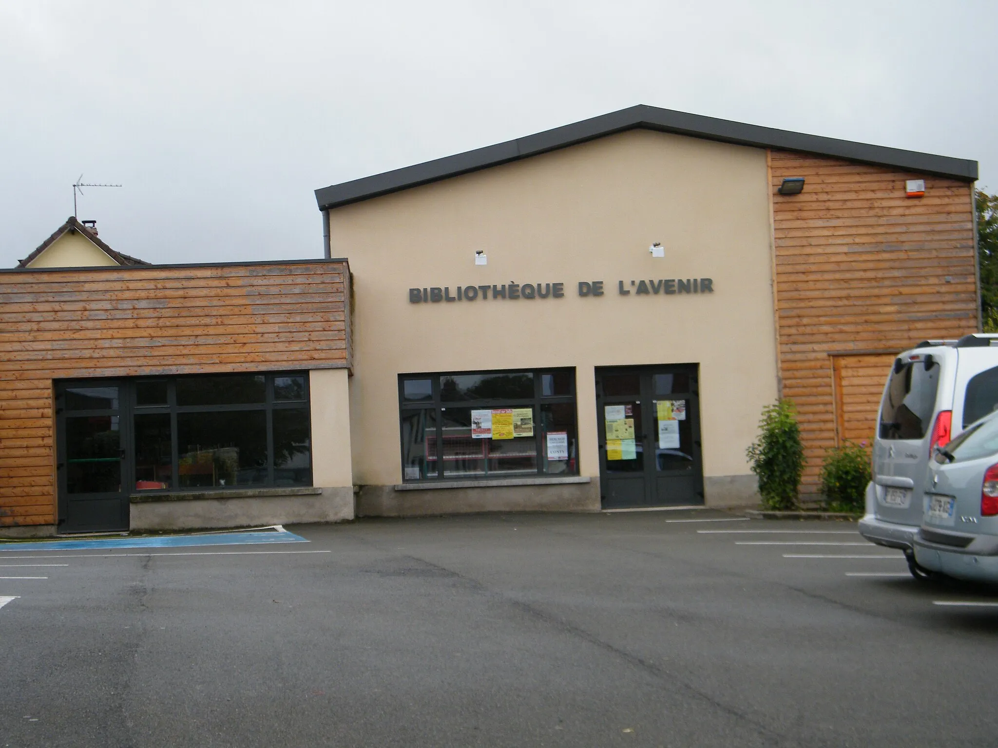 Photo showing: Bibliothèque.