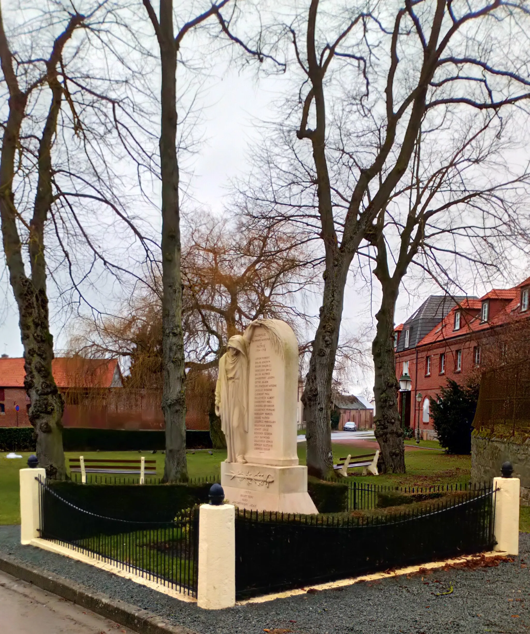 Photo showing: Monument aux morts d'Allonville 1