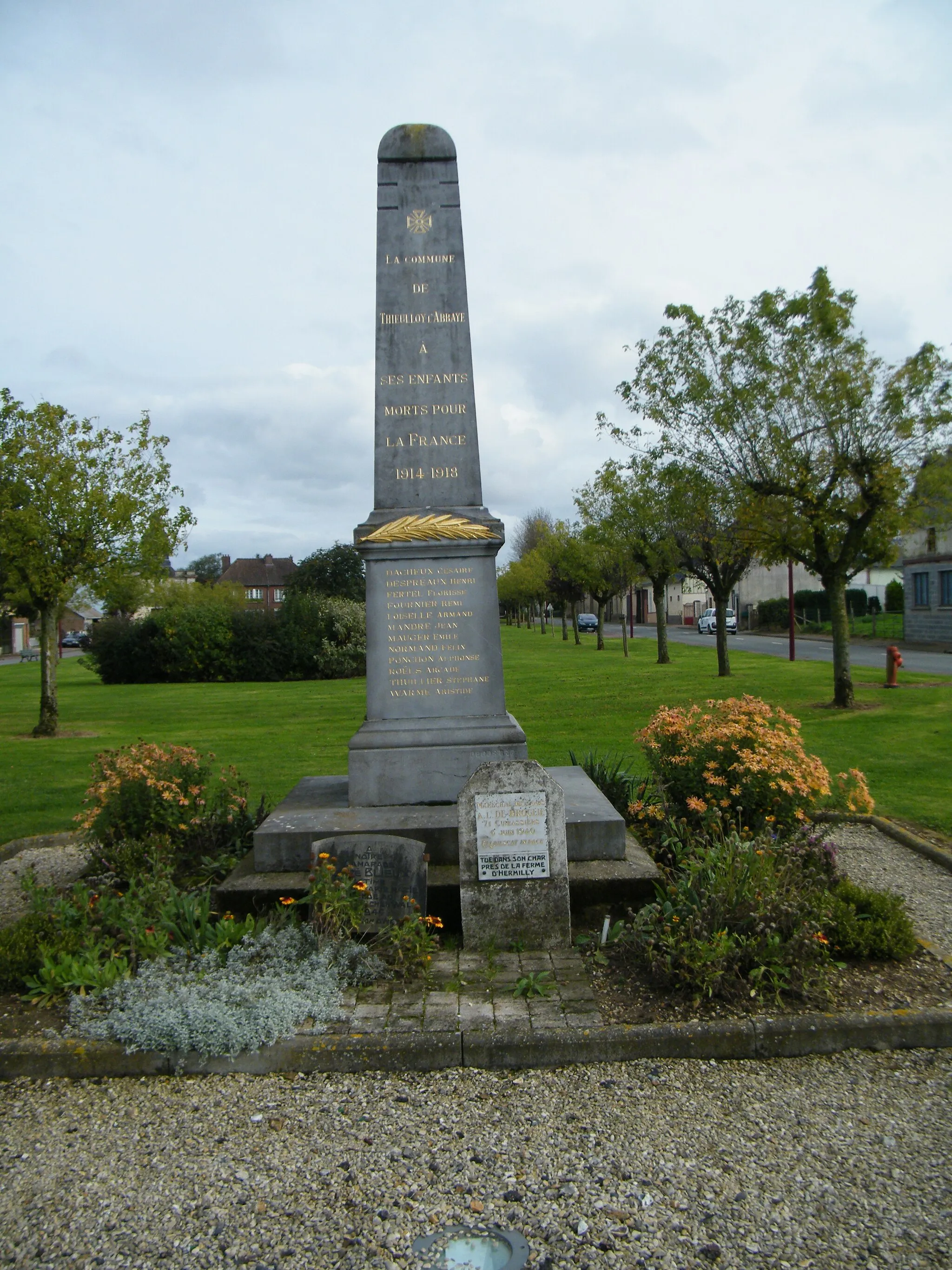 Photo showing: Monument.