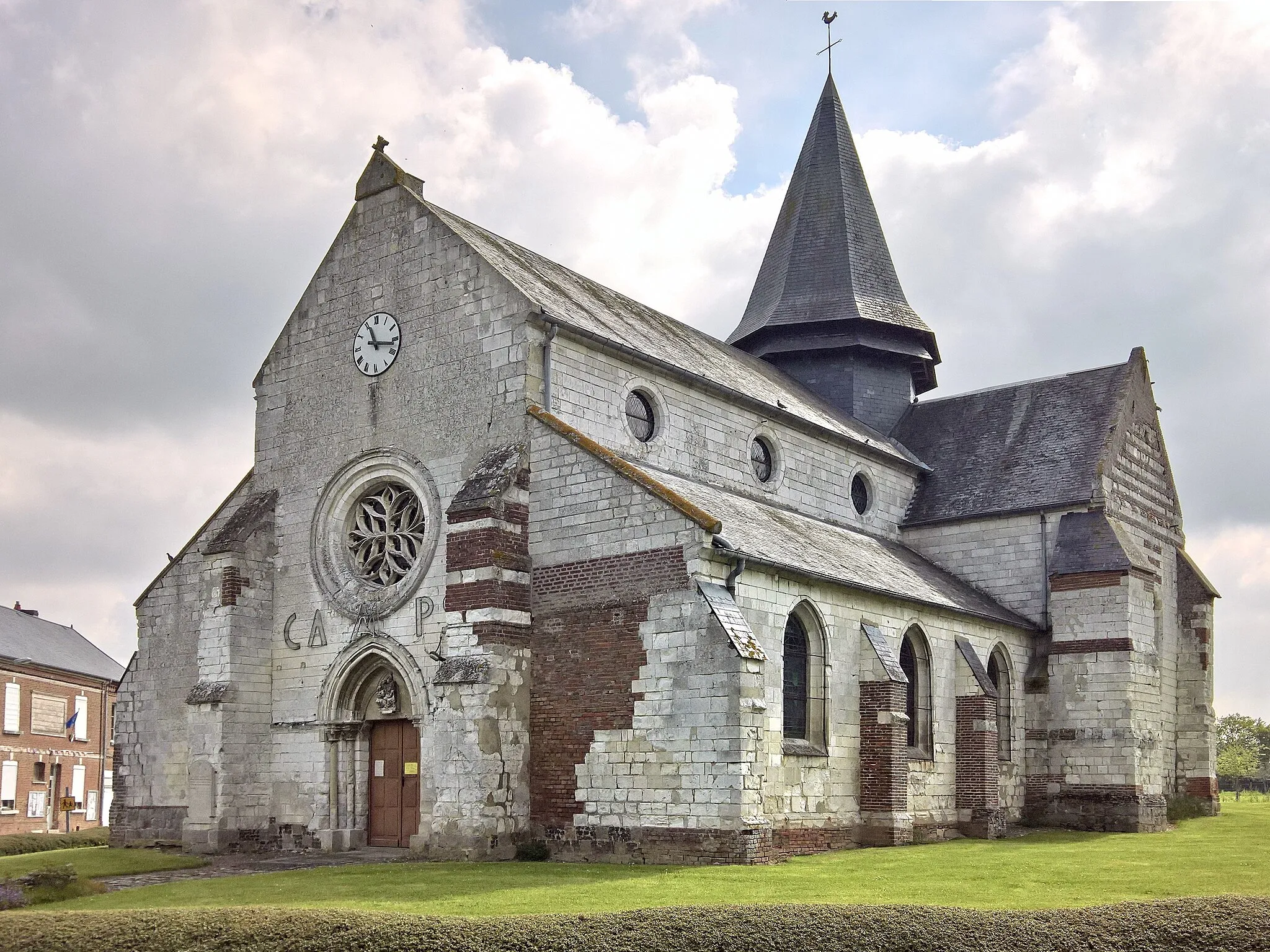 Photo showing: Camps-en-Amienois : Façade de l'église Saint-Nicolas