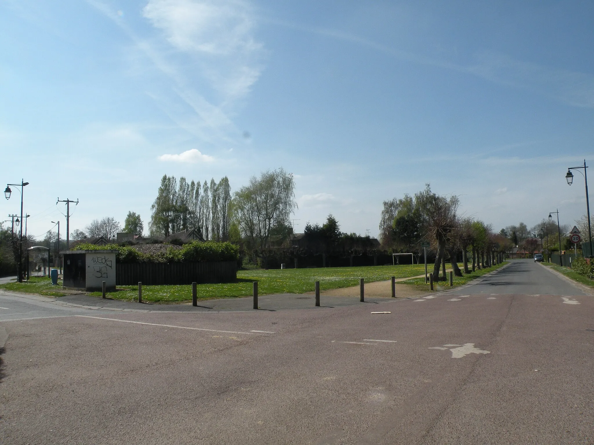 Photo showing: Saint-Léger-en-Bray place