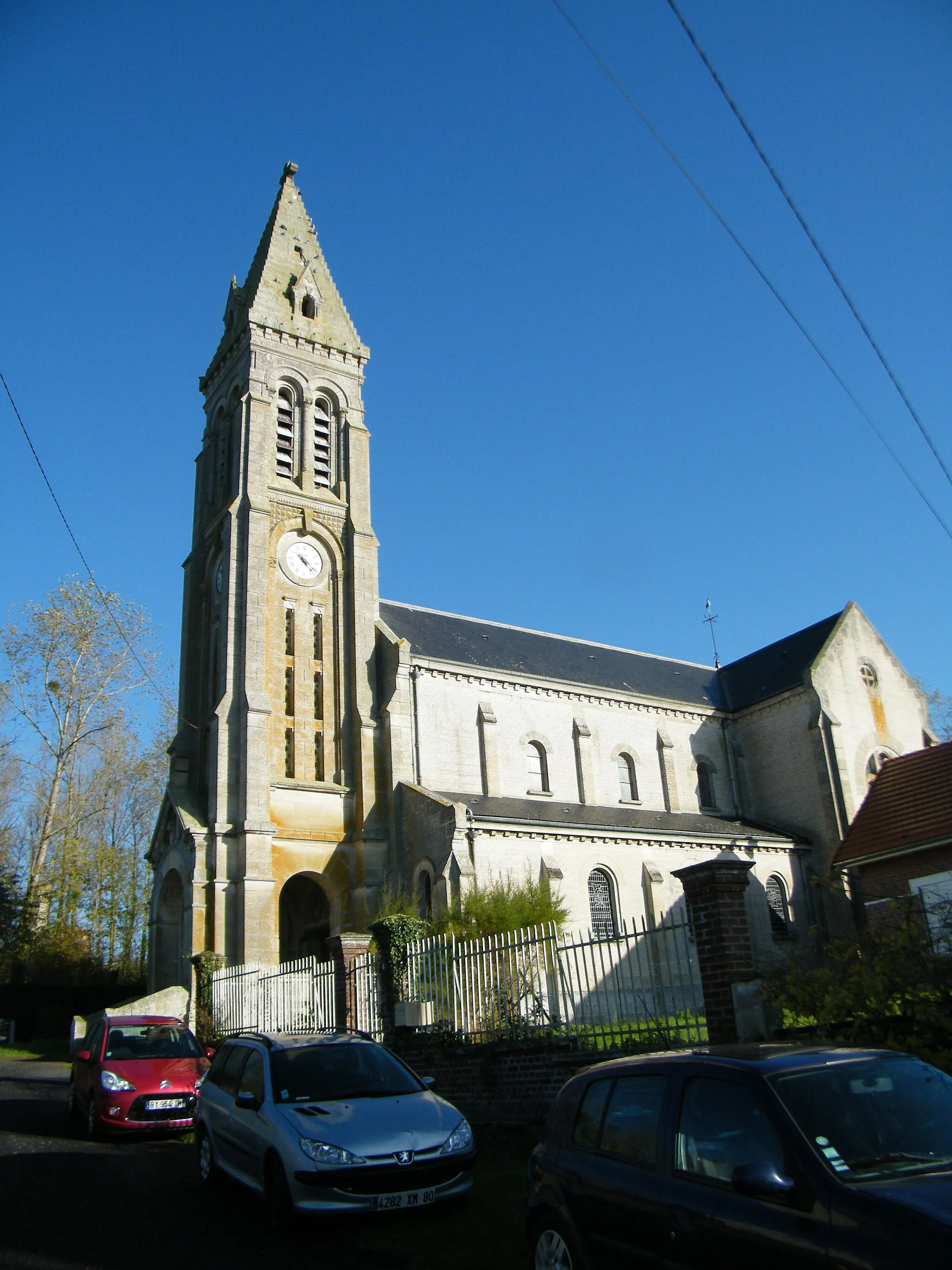 Photo showing: L'église avec son clocher minéral.