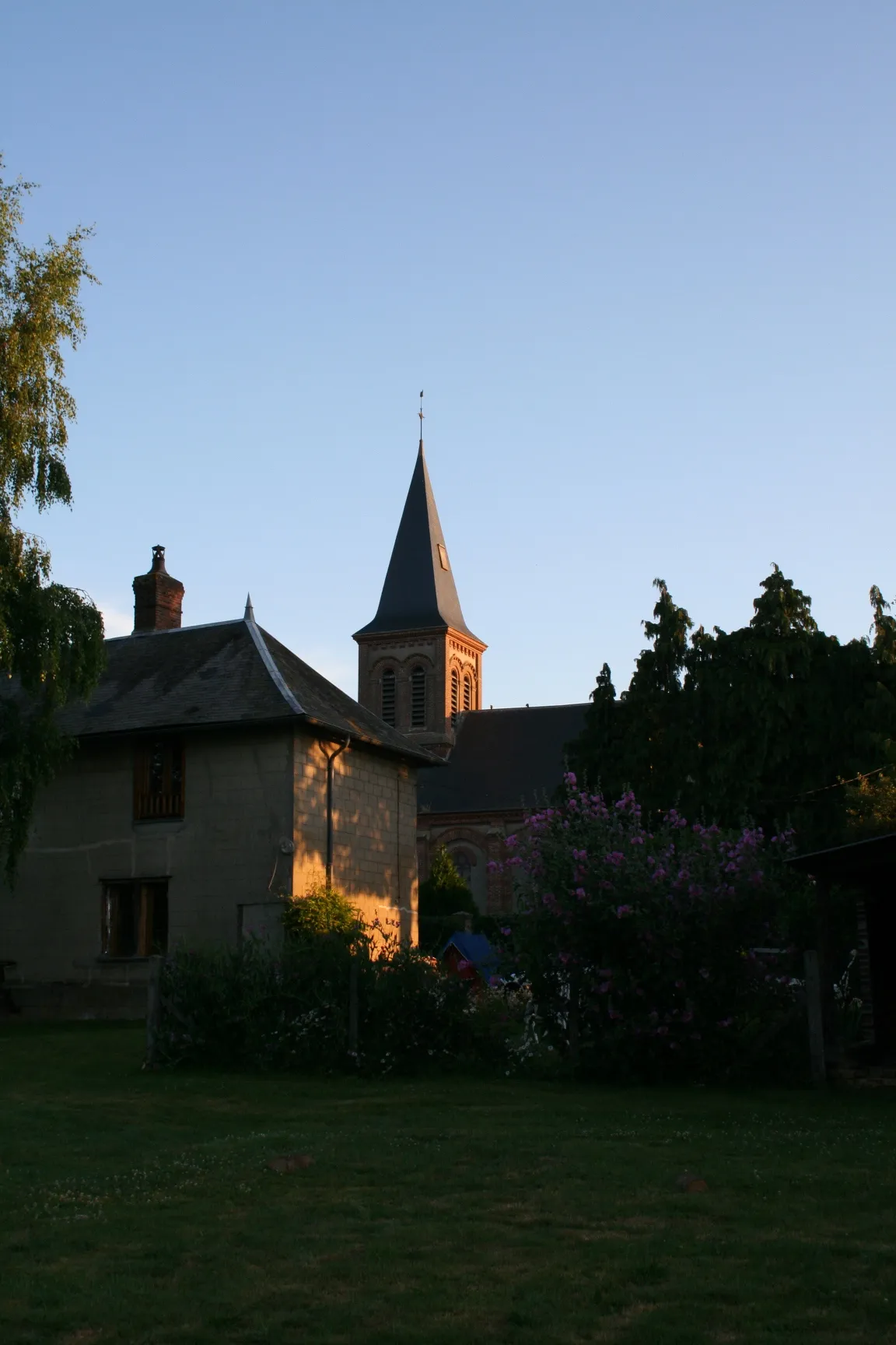 Photo showing: Villers-sur-Bonnières (Oise, Picardie, France) - Eglise.
On remarque :

. (A la date de l'import depuis Flickr par Marc ROUSSEL, l'auteur avait légendé sa photo ainsi : "...")