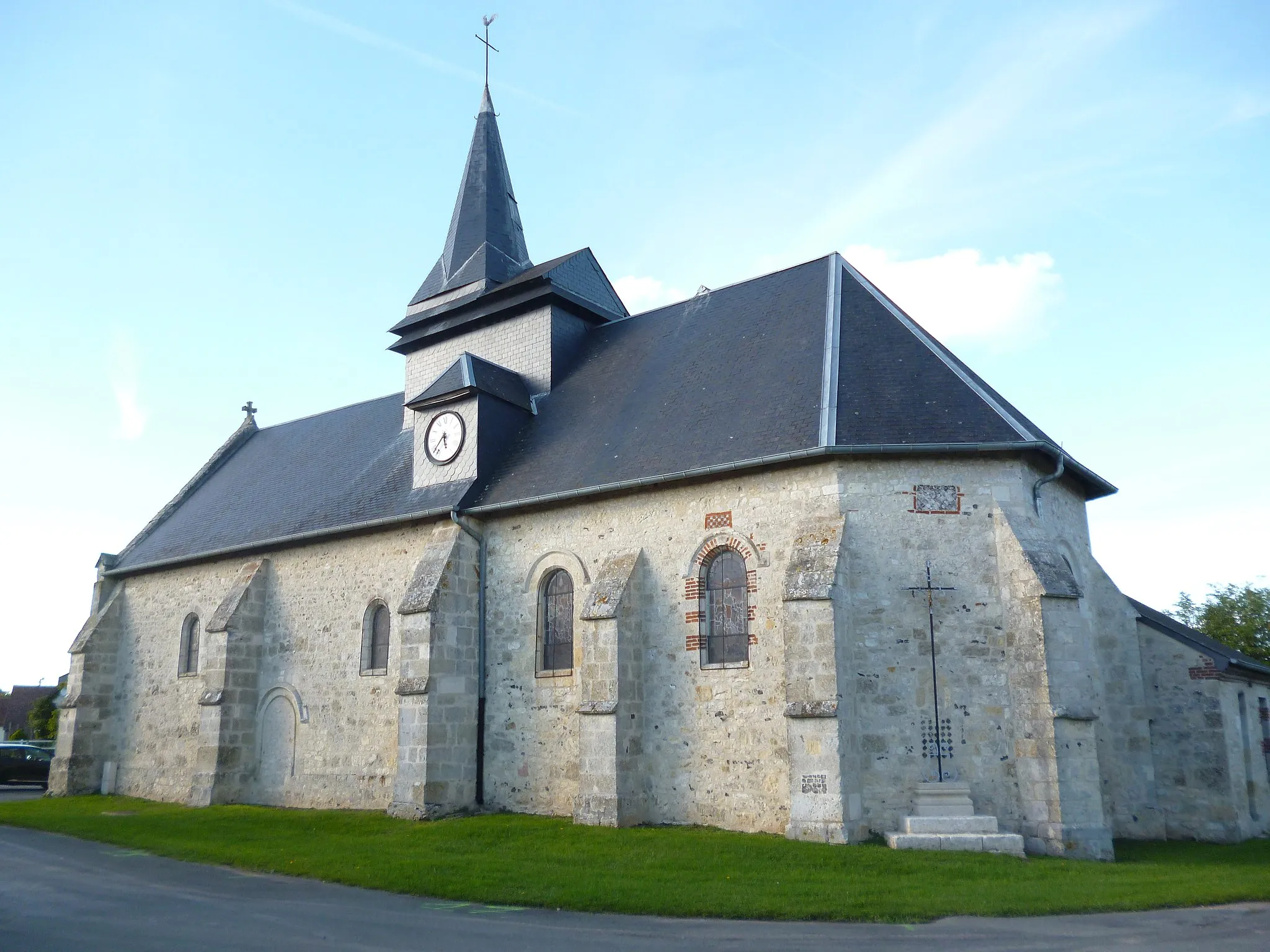 Photo showing: Eglise Notre-Dame-de-la-Nativité du Quesnel-Aubry (Oise).