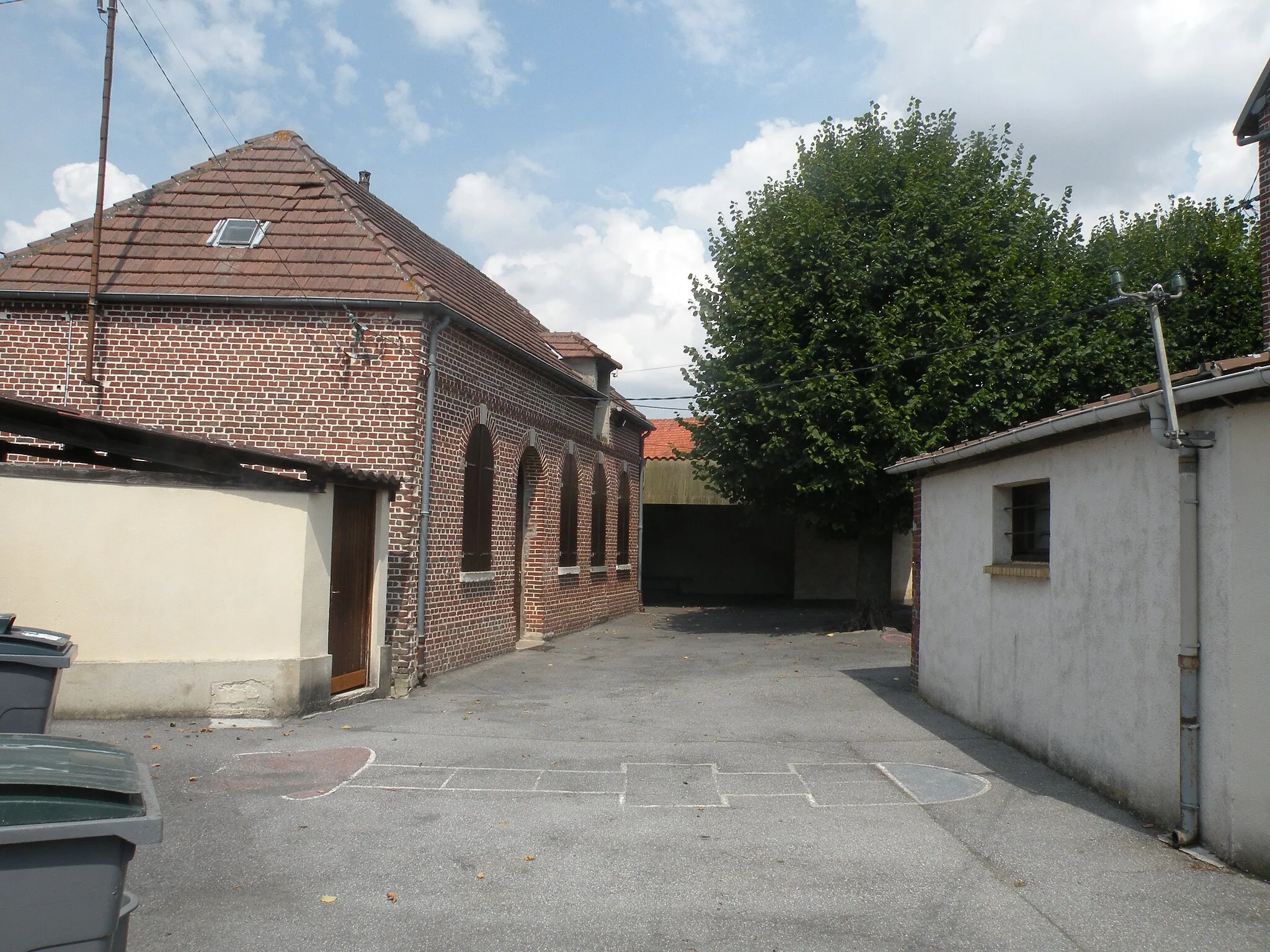 Photo showing: Fouquerolles école mairie