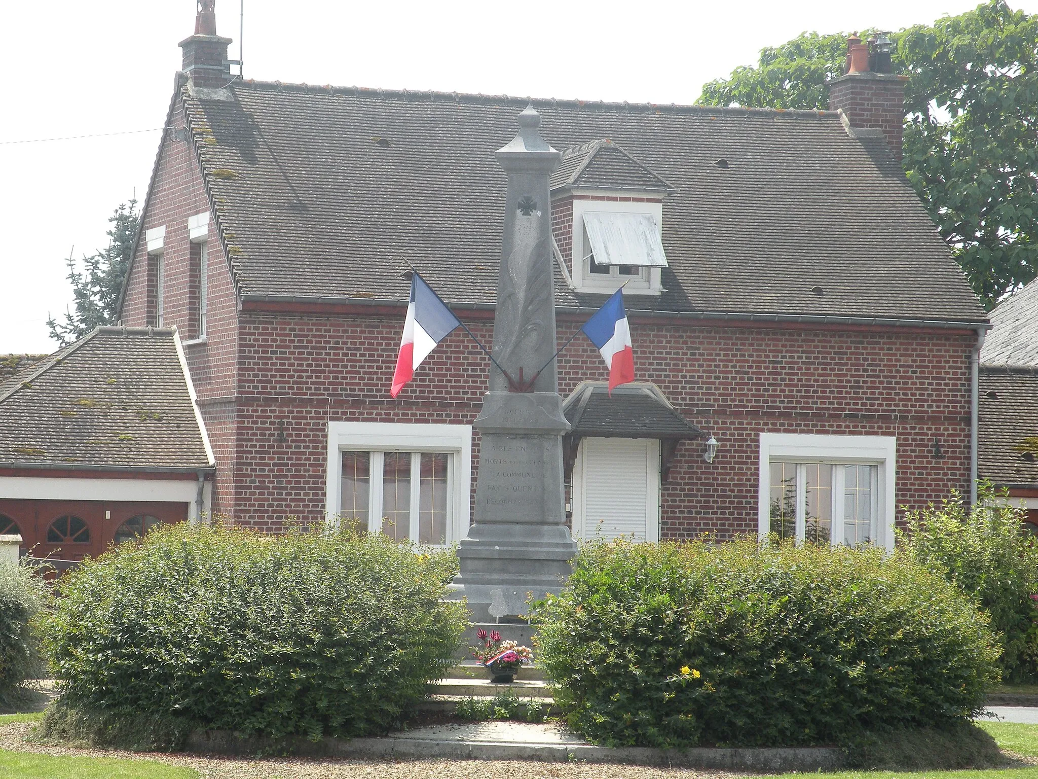 Photo showing: Le Fay-Saint-Quentin monument aux morts