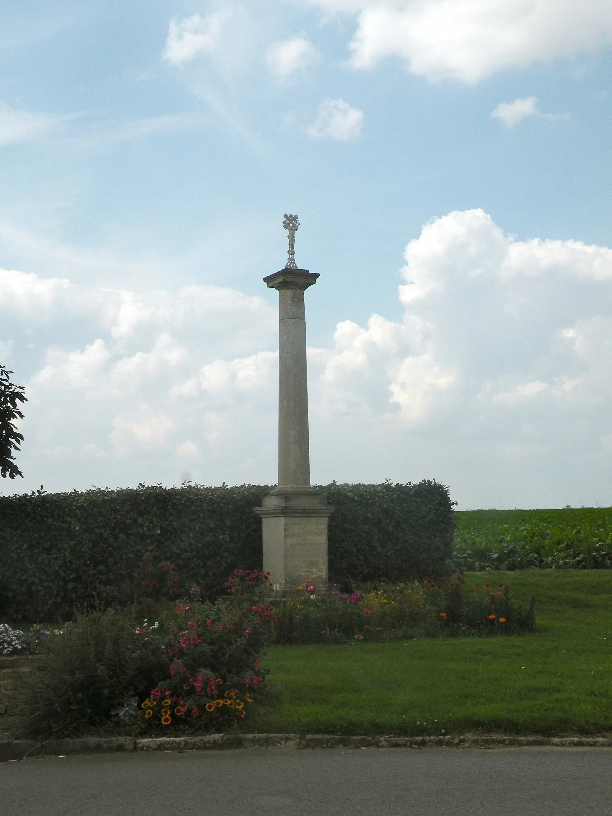 Photo showing: Rémérangles calvaire sortie sud