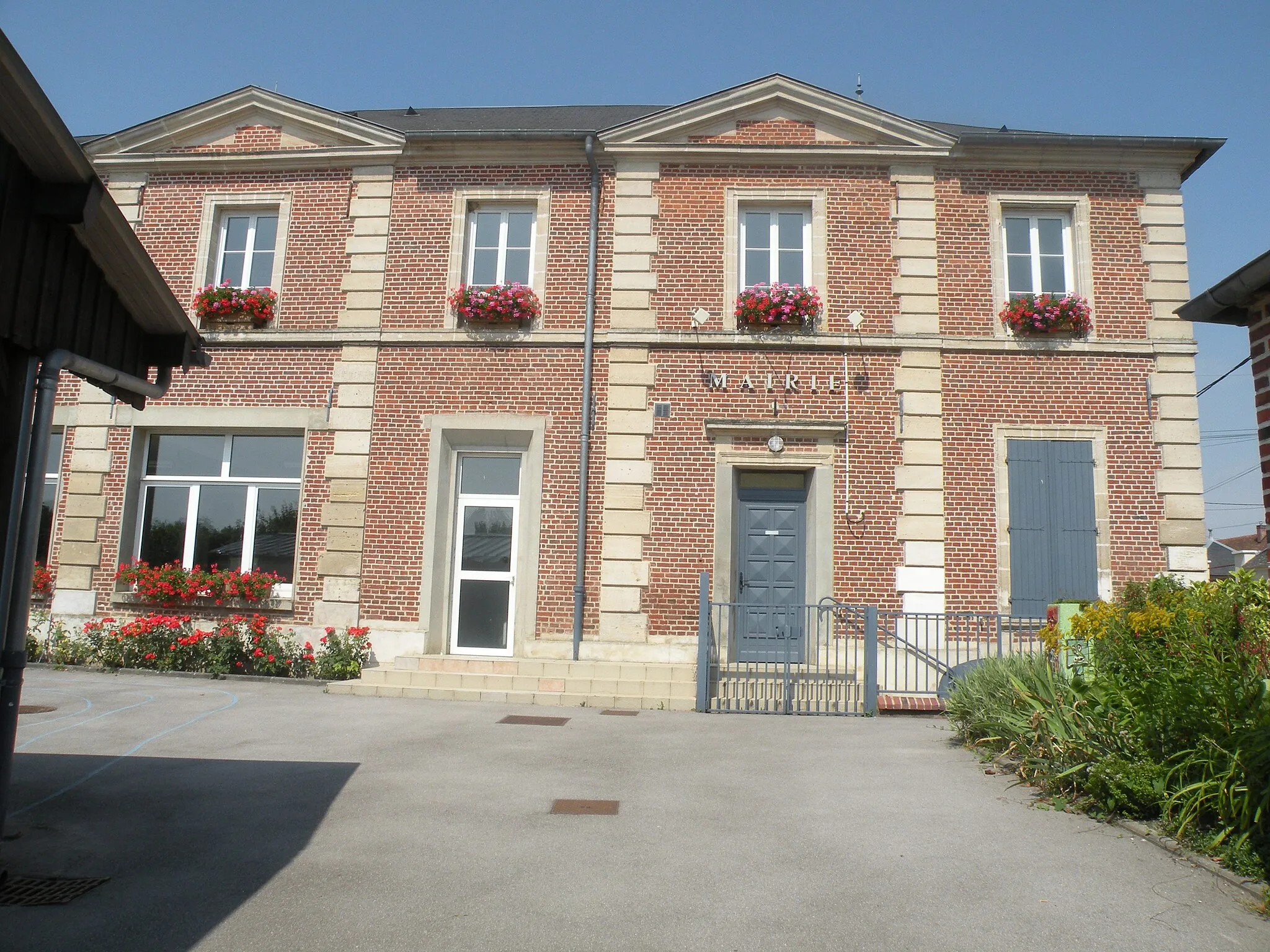 Photo showing: Laversines mairie
