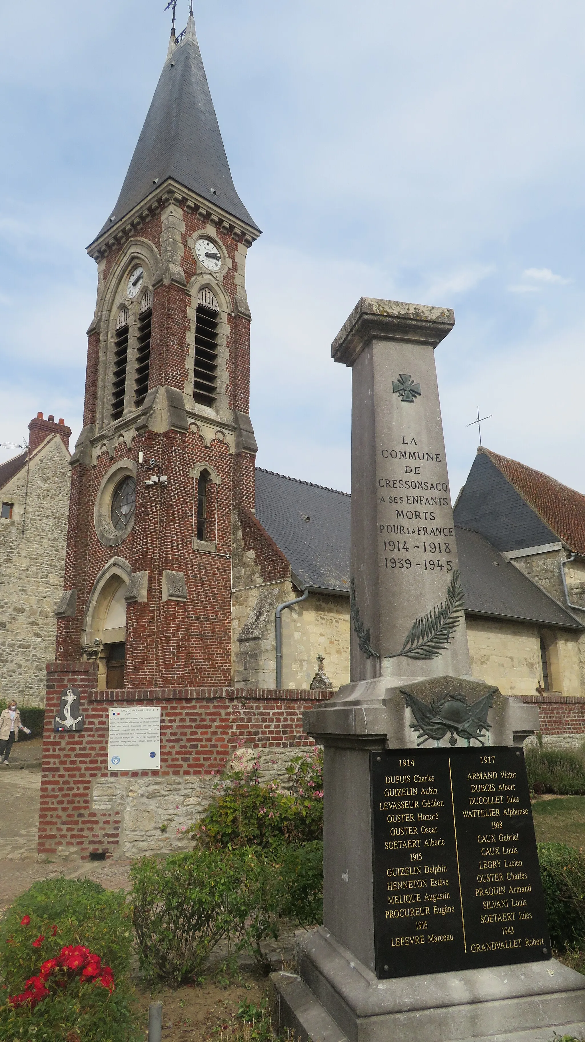 Photo showing: Eglise Saint-Martin et Monument aux morts de Cressonsacq (60)