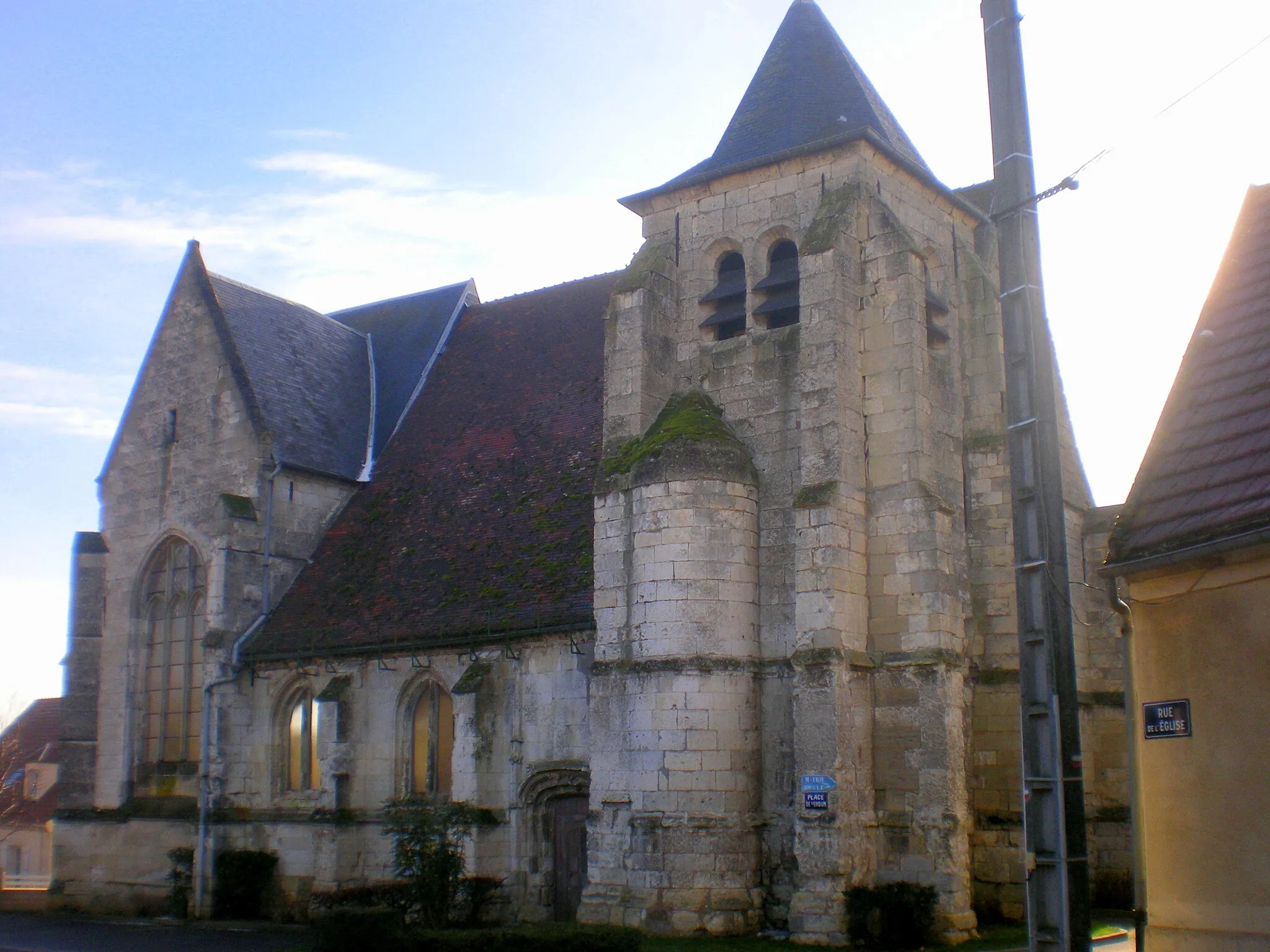 Photo showing: Vue générale de l'église Saint-Martin de Maimbeville (Oise).