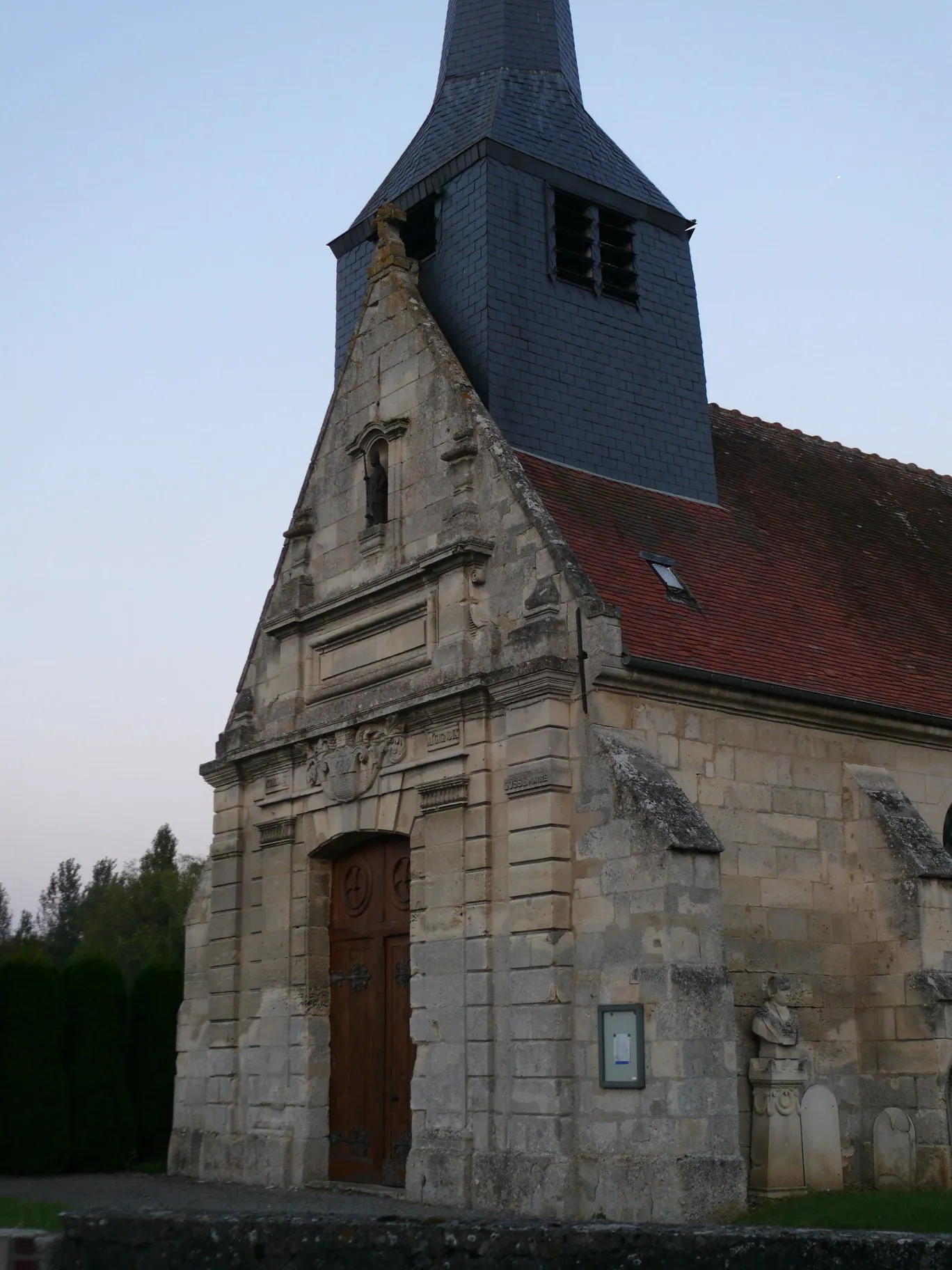 Photo showing: Saint-Vaast's church of Marest-sur-Matz (Oise, Picardie, France).