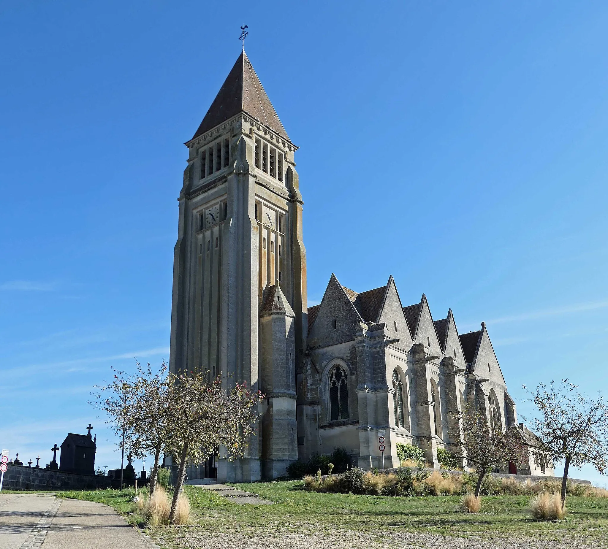 Photo showing: This building is indexed in the base Mérimée, a database of architectural heritage maintained by the French Ministry of Culture, under the reference PA00114920 .