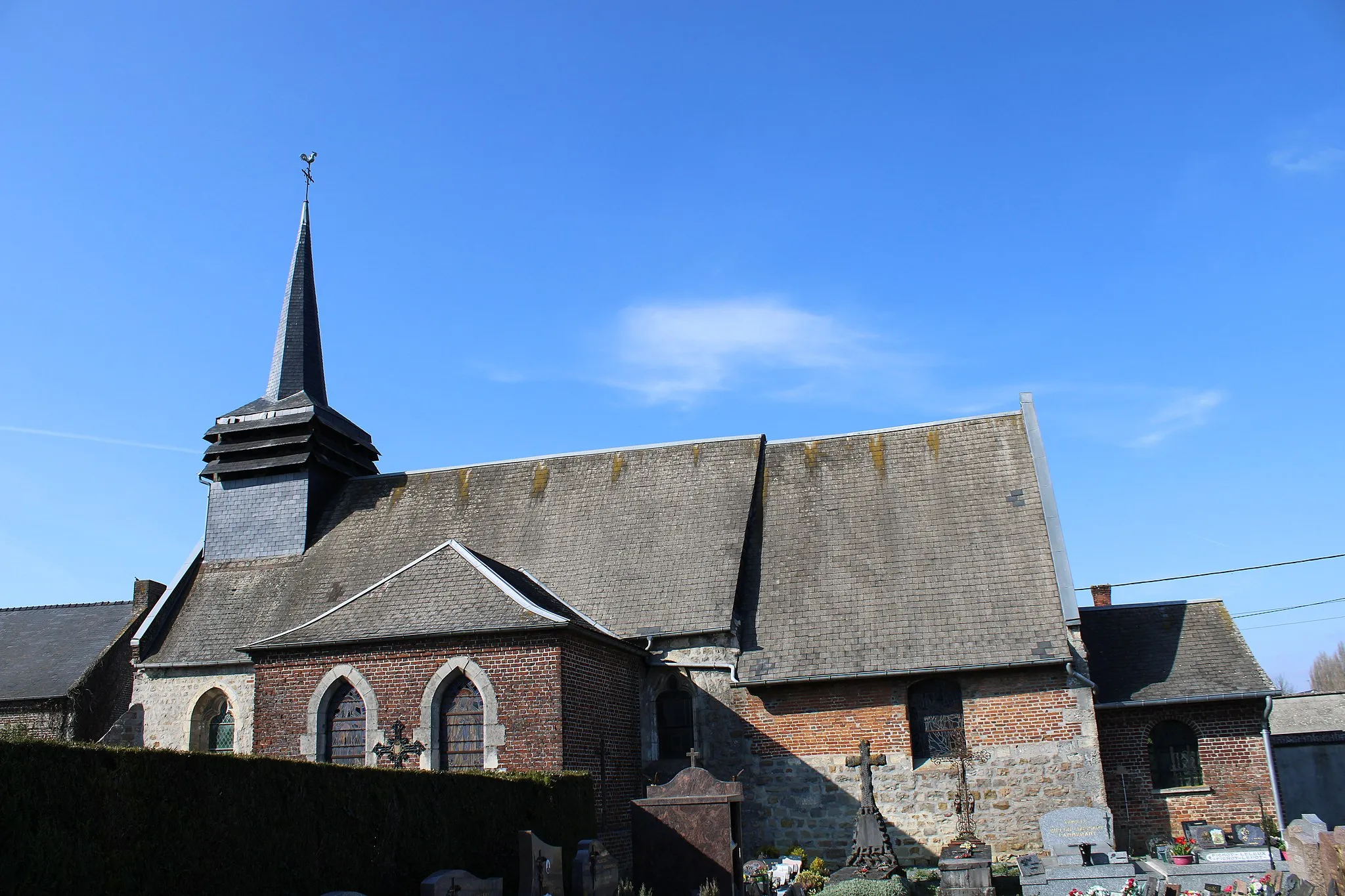 Photo showing: Vue latérale de l'église.