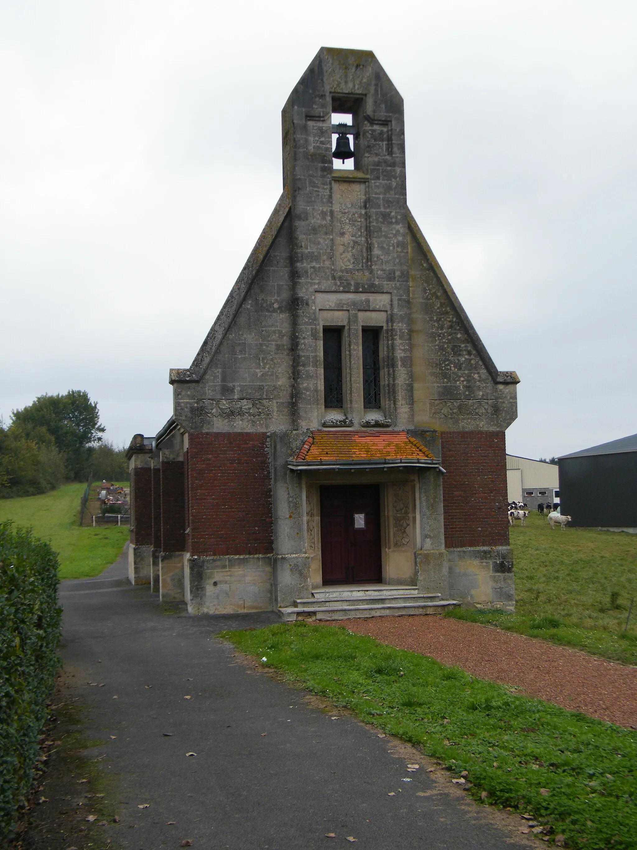 Photo showing: Cizancourt, Somme, France, clocher et portail de l'église.
